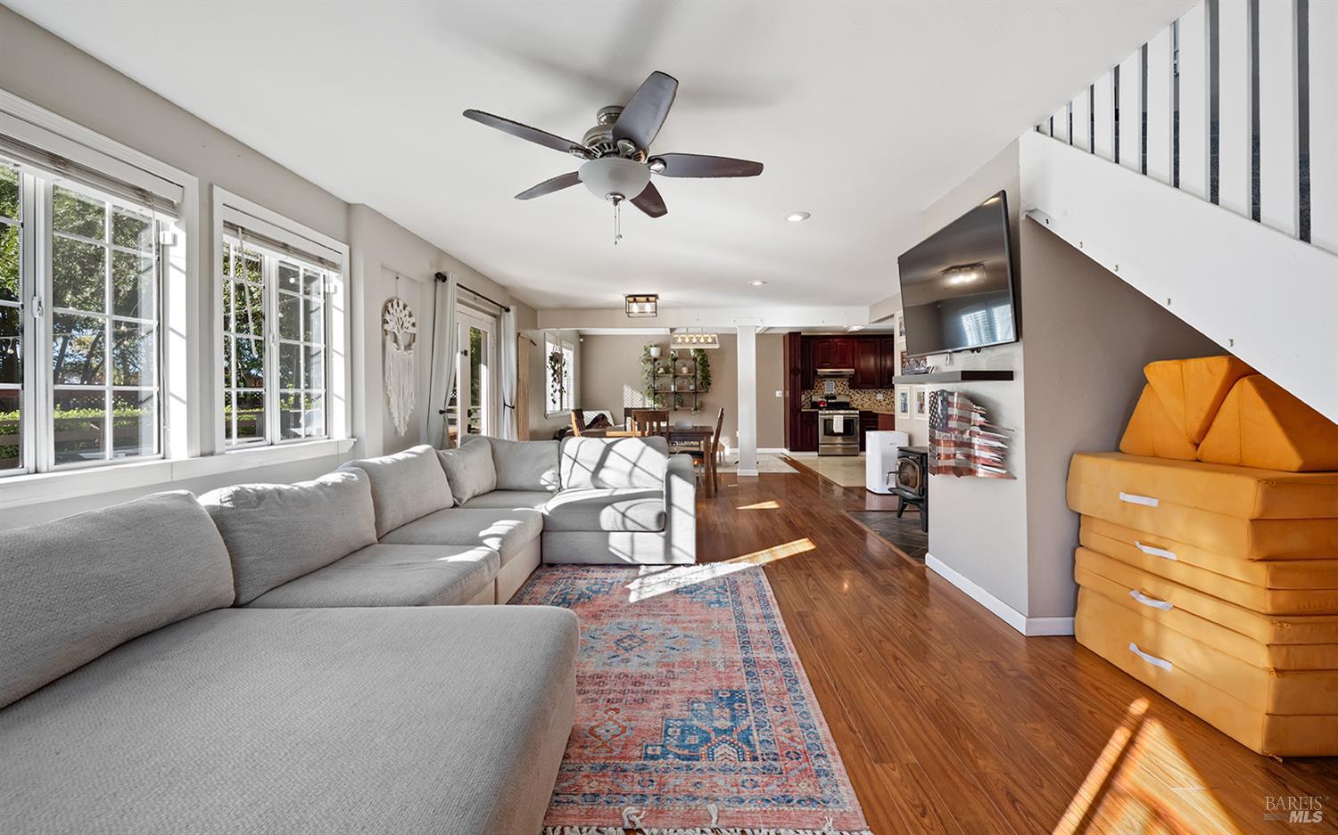 Detail Gallery Image 6 of 39 For 2595 Hardies Ln, Santa Rosa,  CA 95403 - 3 Beds | 2/1 Baths