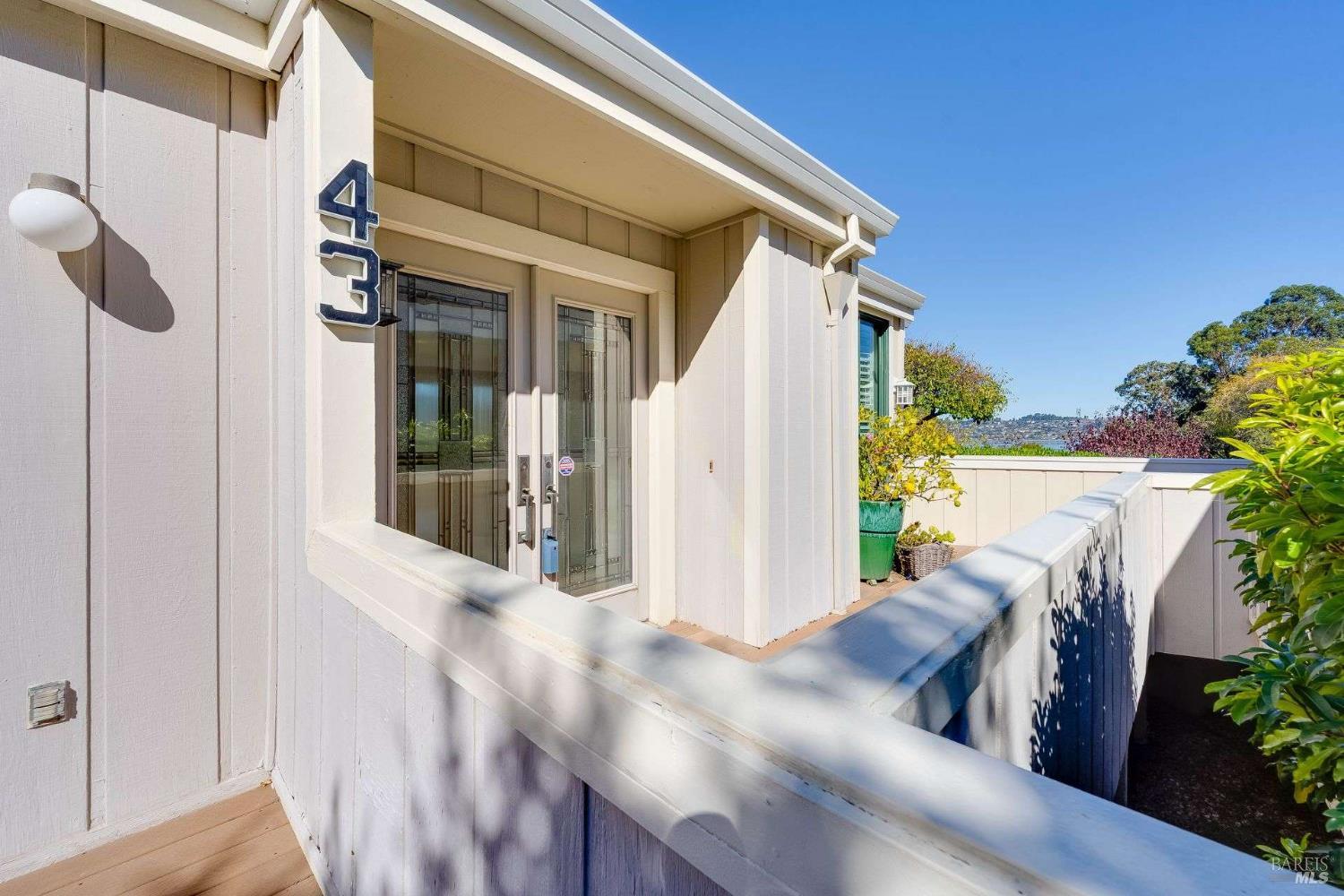 Detail Gallery Image 30 of 34 For 43 Marin Ave, Sausalito,  CA 94965 - 3 Beds | 2/1 Baths