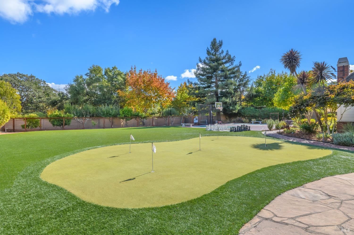 Detail Gallery Image 64 of 74 For 10 Chamberlain Ave, Novato,  CA 94947 - 5 Beds | 3/1 Baths