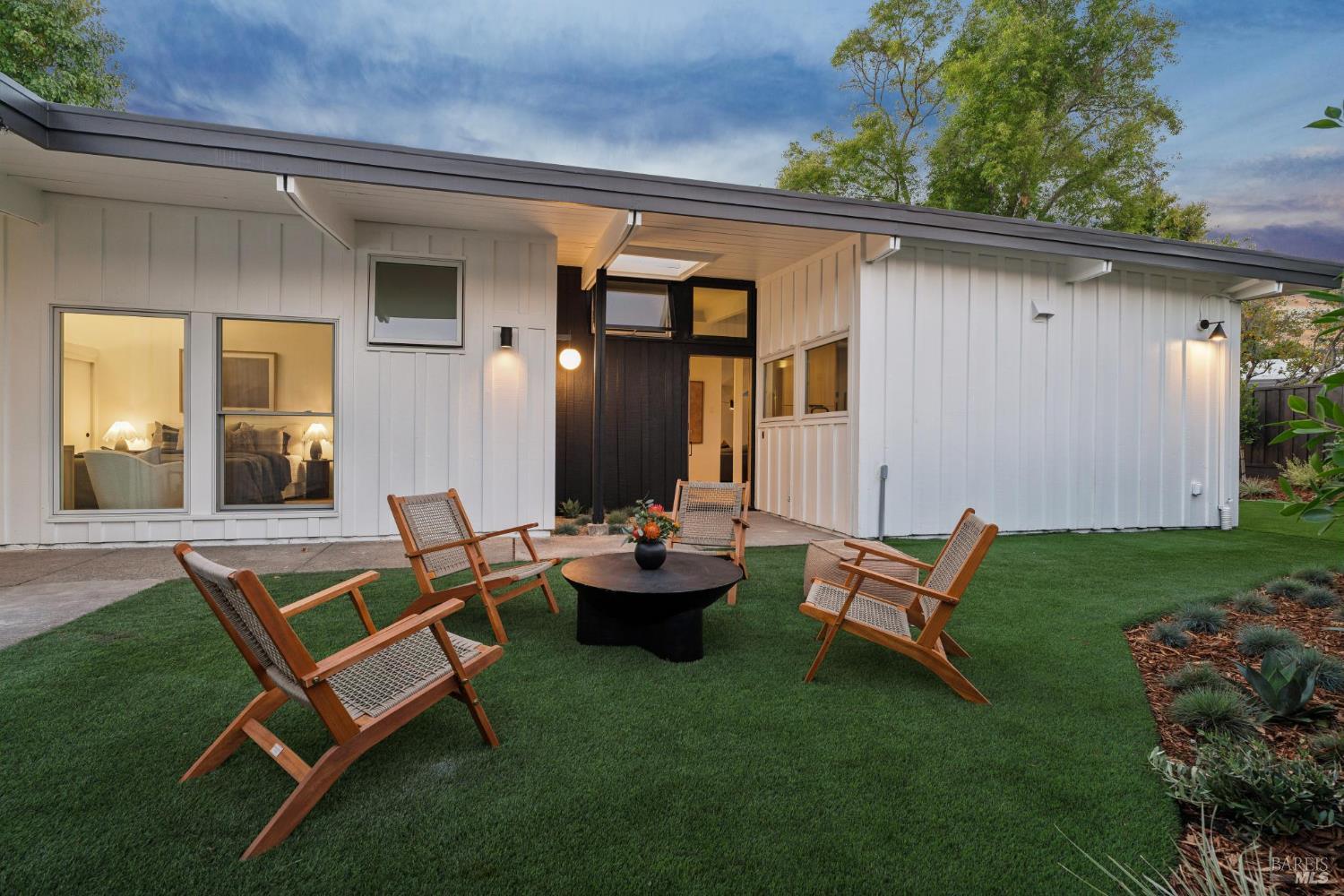 Detail Gallery Image 8 of 58 For 364 Hyacinth Way, San Rafael,  CA 94903 - 4 Beds | 2 Baths