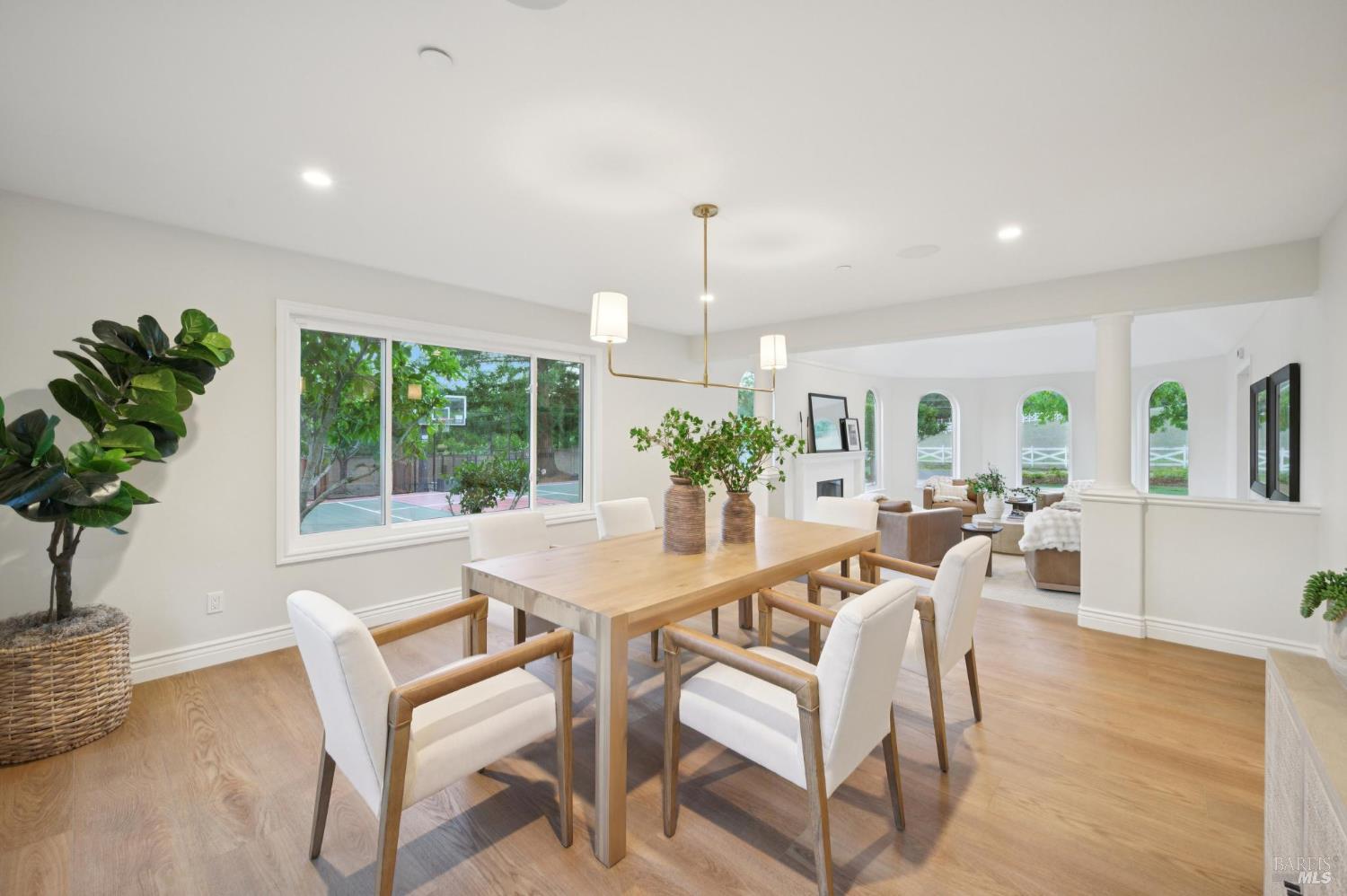 Detail Gallery Image 15 of 74 For 10 Chamberlain Ave, Novato,  CA 94947 - 5 Beds | 3/1 Baths