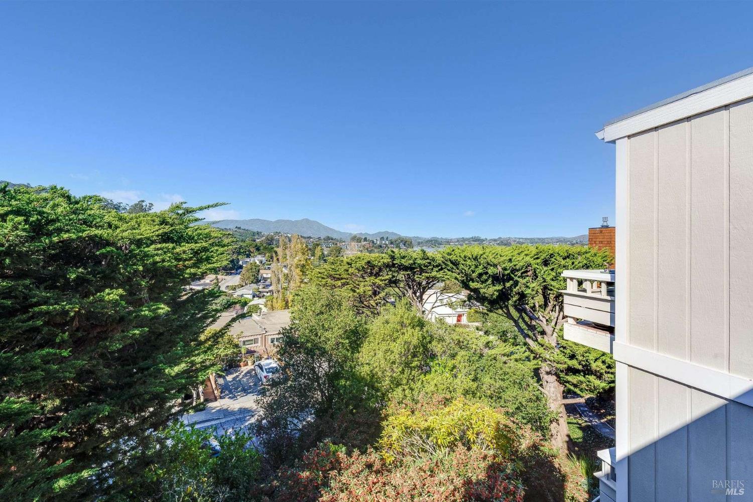 Detail Gallery Image 32 of 34 For 43 Marin Ave, Sausalito,  CA 94965 - 3 Beds | 2/1 Baths