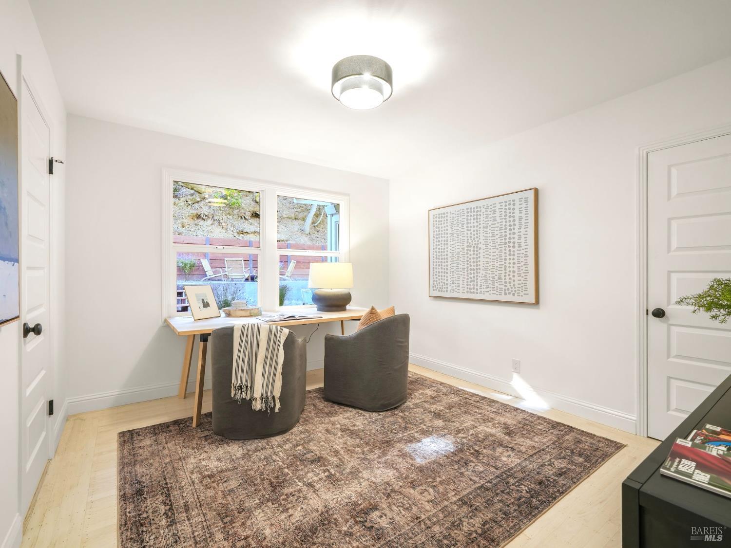 Detail Gallery Image 10 of 29 For 37 Convent Ct, San Rafael,  CA 94901 - 4 Beds | 2/1 Baths