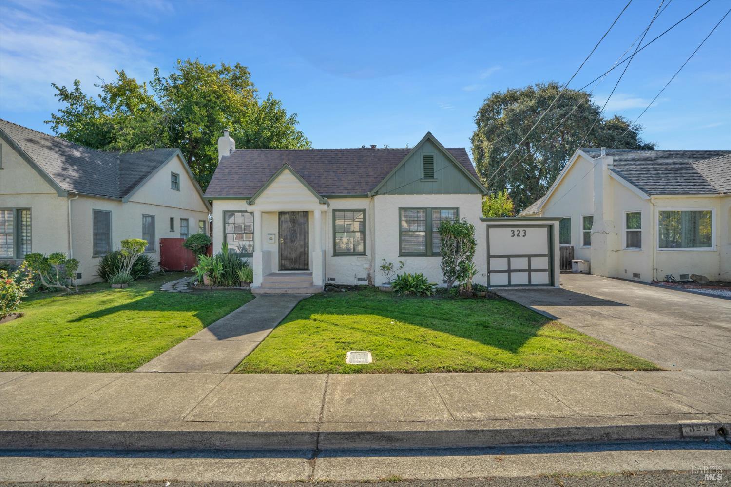 Detail Gallery Image 2 of 34 For 323 Hampshire St, Vallejo,  CA 94590 - 2 Beds | 1 Baths