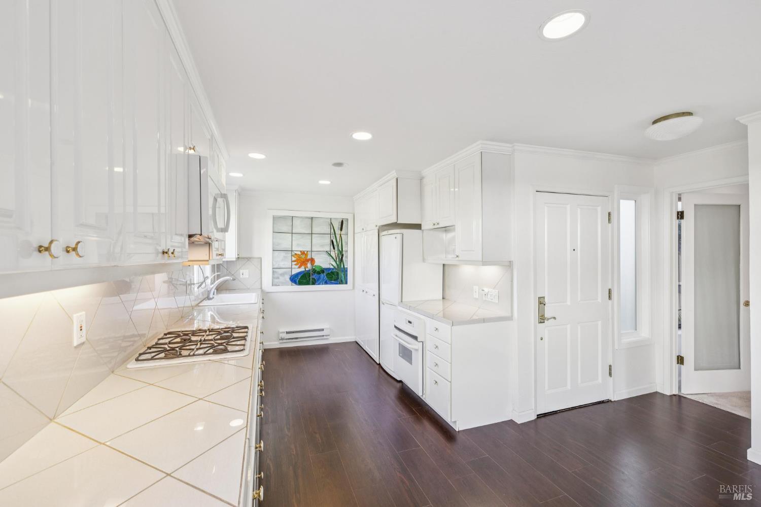 Detail Gallery Image 12 of 27 For 505 Larkspur Plaza Dr #9,  Larkspur,  CA 94939 - 2 Beds | 1 Baths