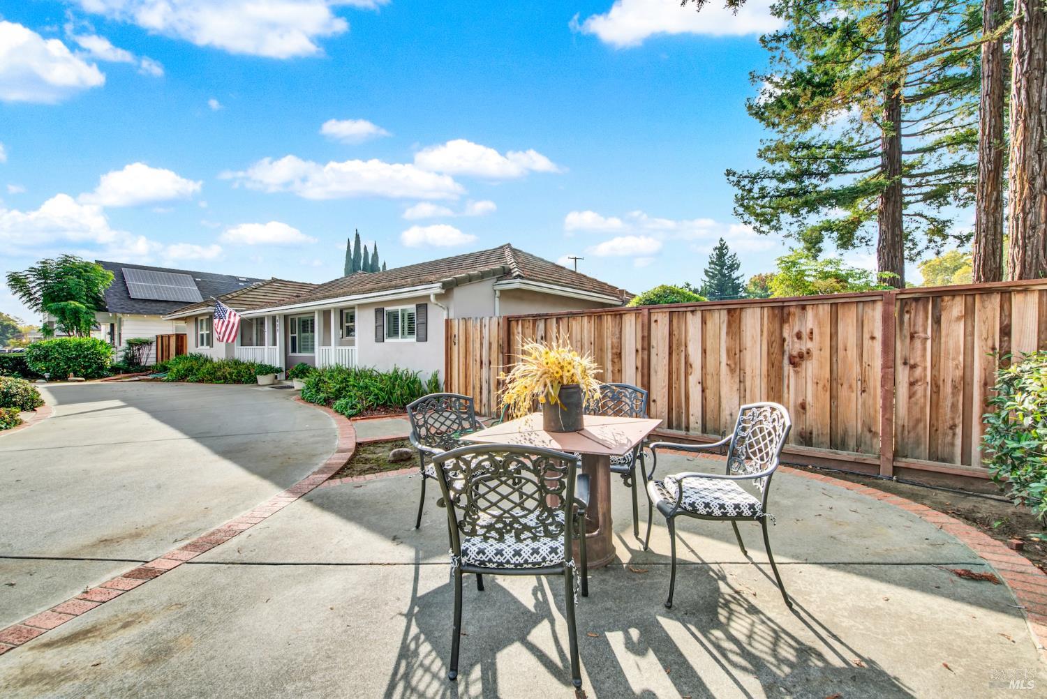 Detail Gallery Image 11 of 79 For 689 W C St, Dixon,  CA 95620 - 3 Beds | 3 Baths