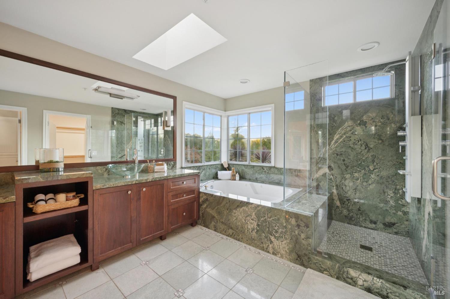 Detail Gallery Image 39 of 74 For 10 Chamberlain Ave, Novato,  CA 94947 - 5 Beds | 3/1 Baths