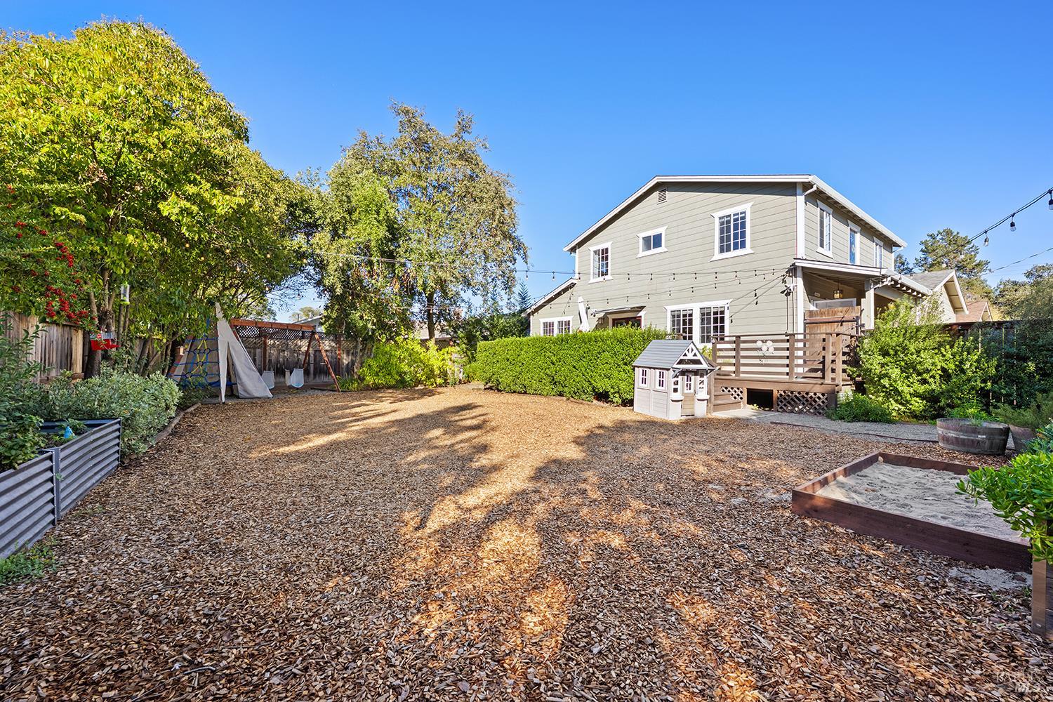 Detail Gallery Image 32 of 39 For 2595 Hardies Ln, Santa Rosa,  CA 95403 - 3 Beds | 2/1 Baths