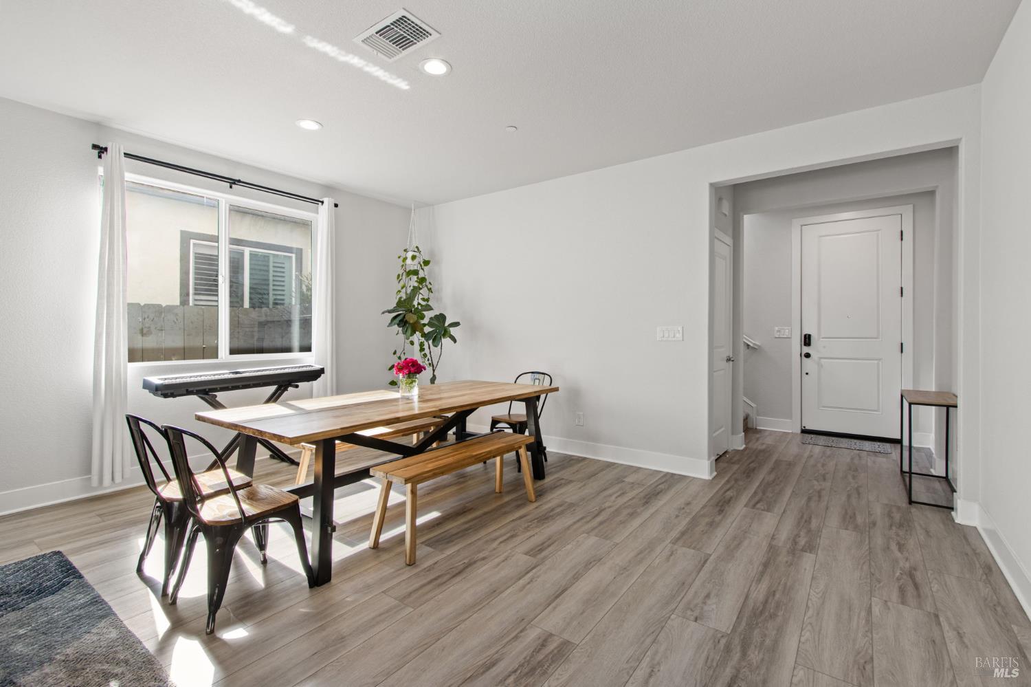 Detail Gallery Image 6 of 27 For 845 Cosmos Dr, Vacaville,  CA 95687 - 4 Beds | 3 Baths