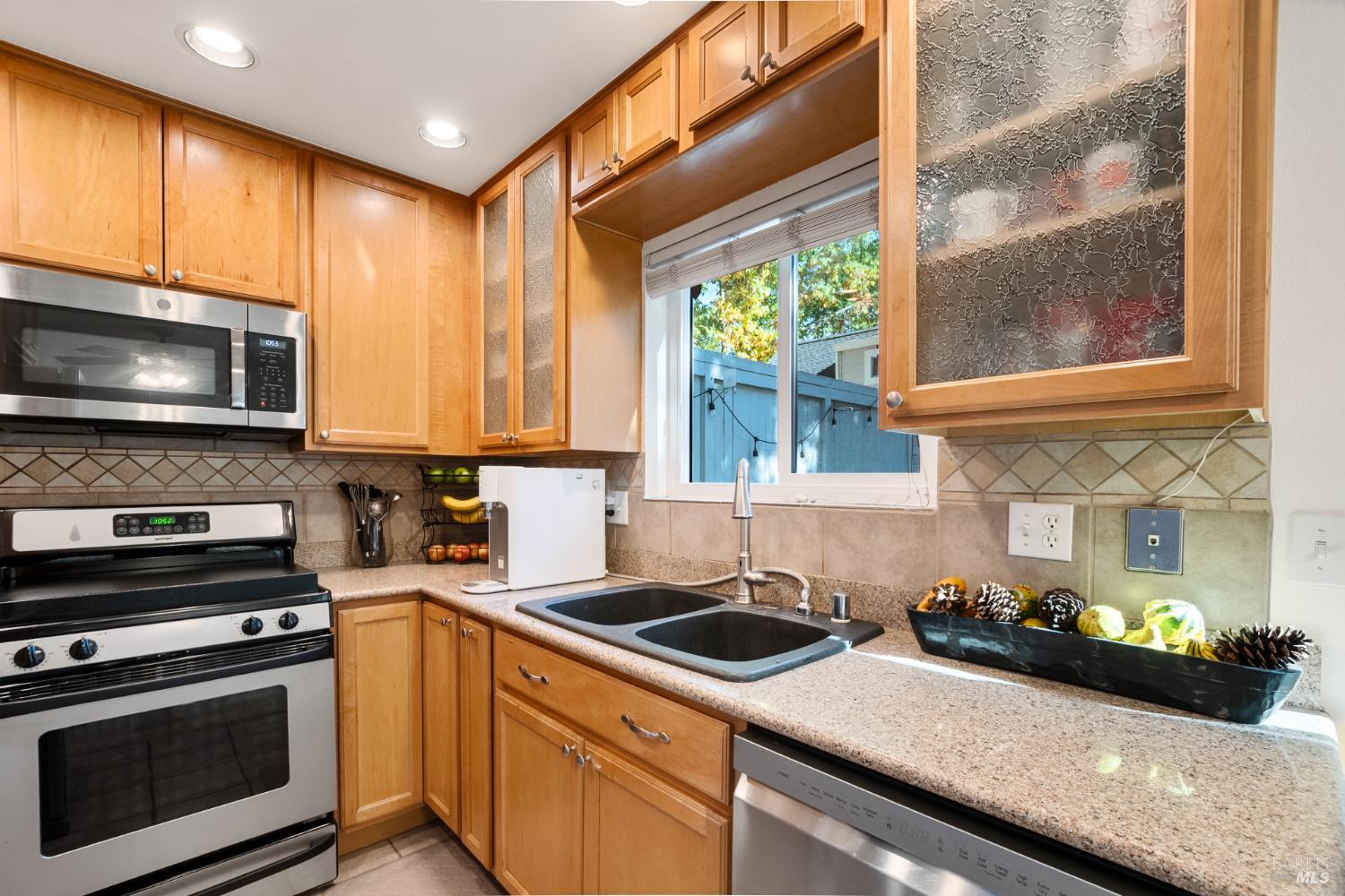 Detail Gallery Image 12 of 53 For 3315 Yulupa Ave, Santa Rosa,  CA 95405 - 3 Beds | 2 Baths