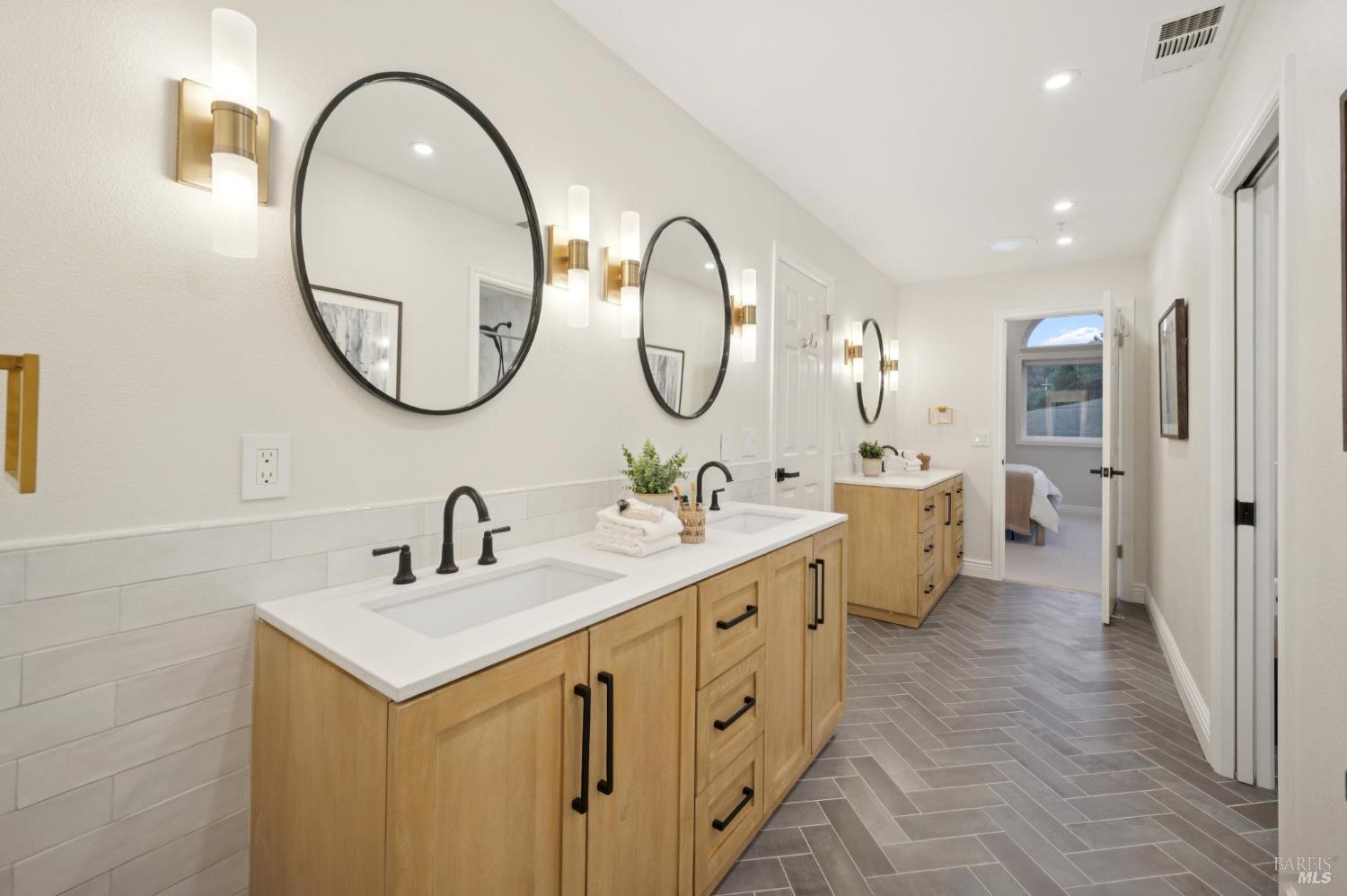 Detail Gallery Image 44 of 74 For 10 Chamberlain Ave, Novato,  CA 94947 - 5 Beds | 3/1 Baths