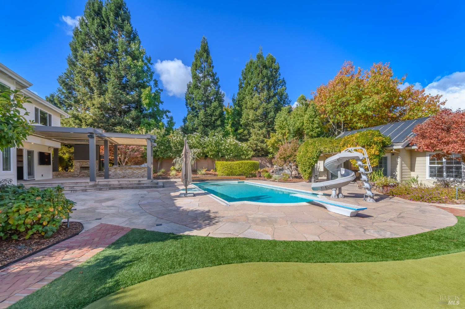 Detail Gallery Image 62 of 74 For 10 Chamberlain Ave, Novato,  CA 94947 - 5 Beds | 3/1 Baths