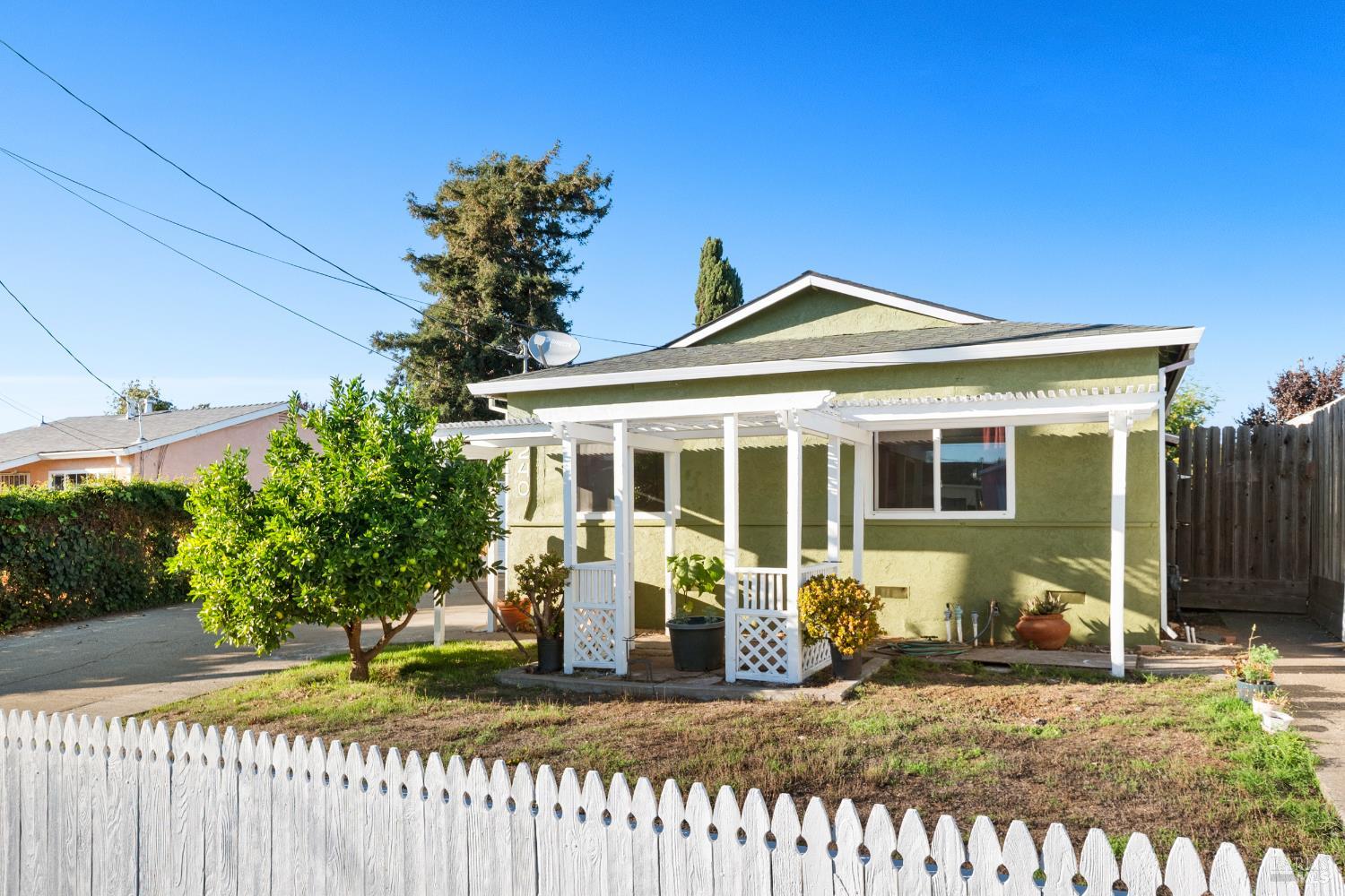 Detail Gallery Image 2 of 44 For 240 W Carolyn Dr, American Canyon,  CA 94503 - 4 Beds | 2 Baths