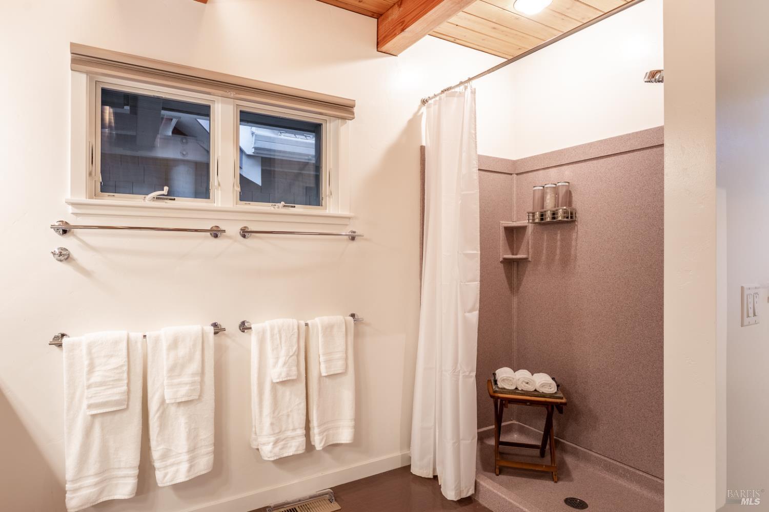 Detail Gallery Image 22 of 89 For 8301 West Side Potter Valley Rd, Potter Valley,  CA 95469 - 2 Beds | 3 Baths