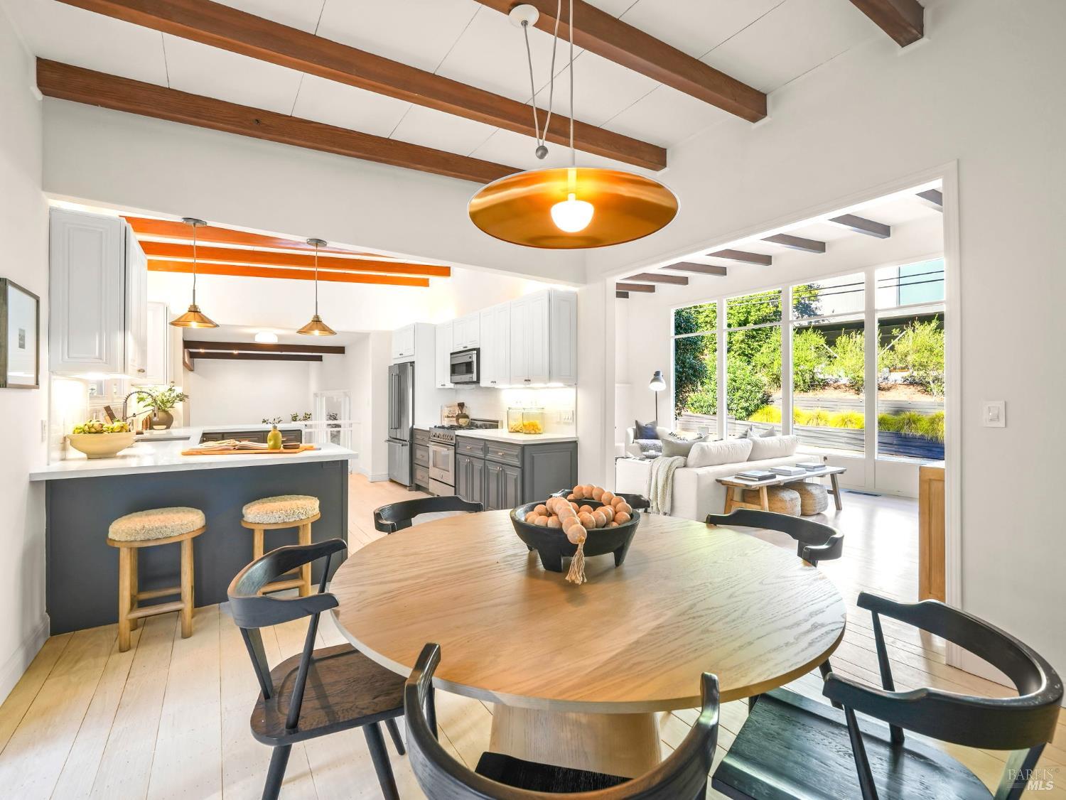 Detail Gallery Image 7 of 29 For 37 Convent Ct, San Rafael,  CA 94901 - 4 Beds | 2/1 Baths