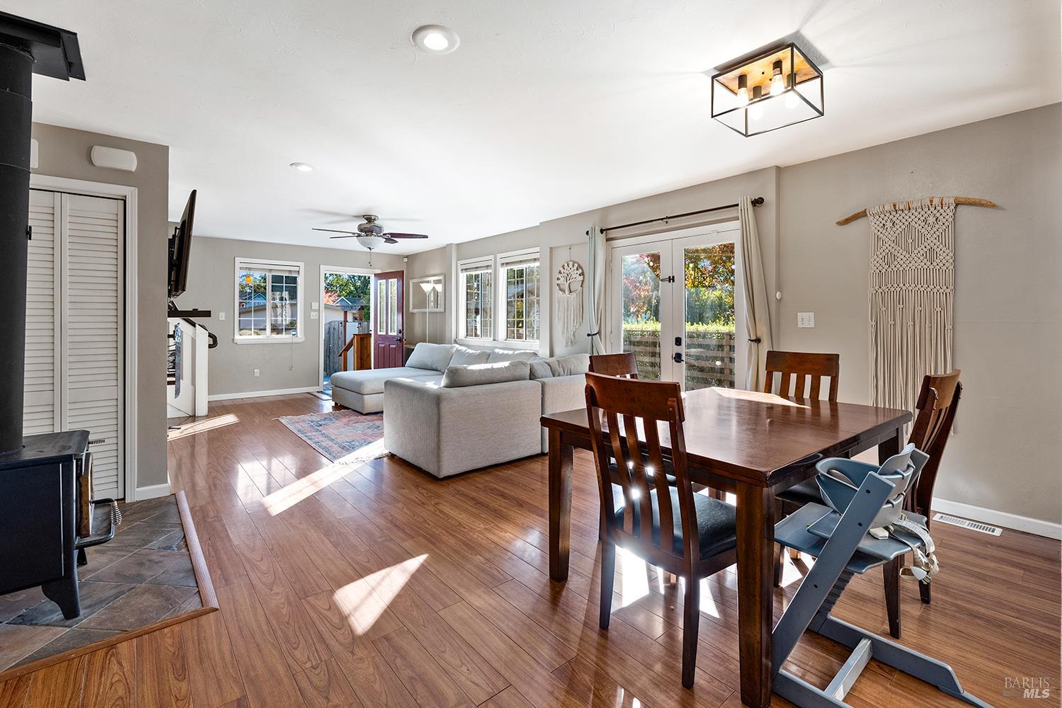 Detail Gallery Image 15 of 39 For 2595 Hardies Ln, Santa Rosa,  CA 95403 - 3 Beds | 2/1 Baths