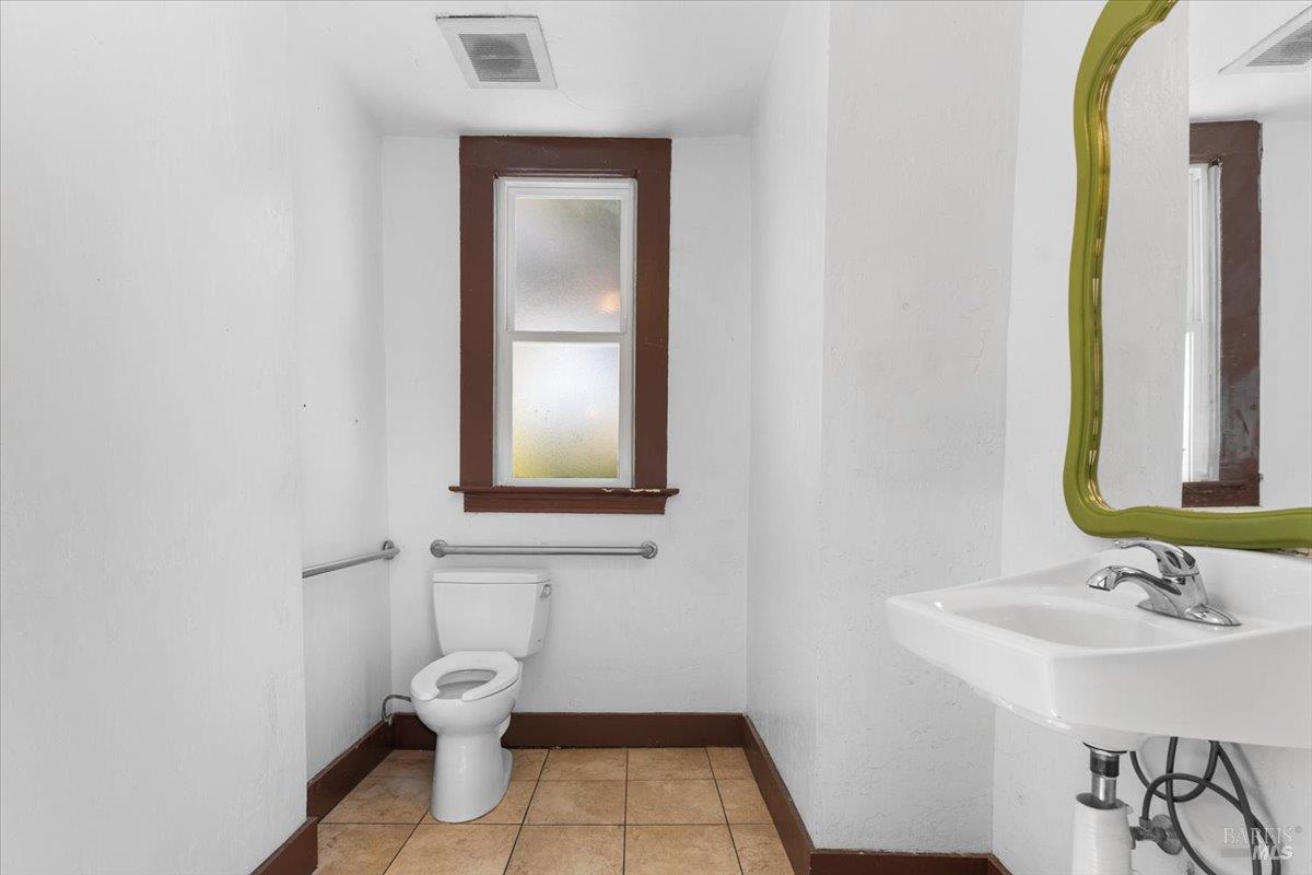 Detail Gallery Image 32 of 44 For 714 Mendocino Ave, Santa Rosa,  CA 95401 - 3 Beds | 1/2 Baths