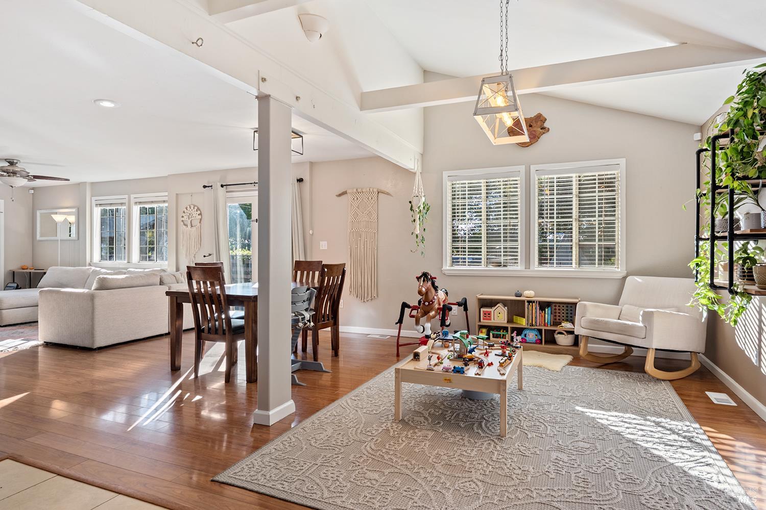 Detail Gallery Image 14 of 39 For 2595 Hardies Ln, Santa Rosa,  CA 95403 - 3 Beds | 2/1 Baths