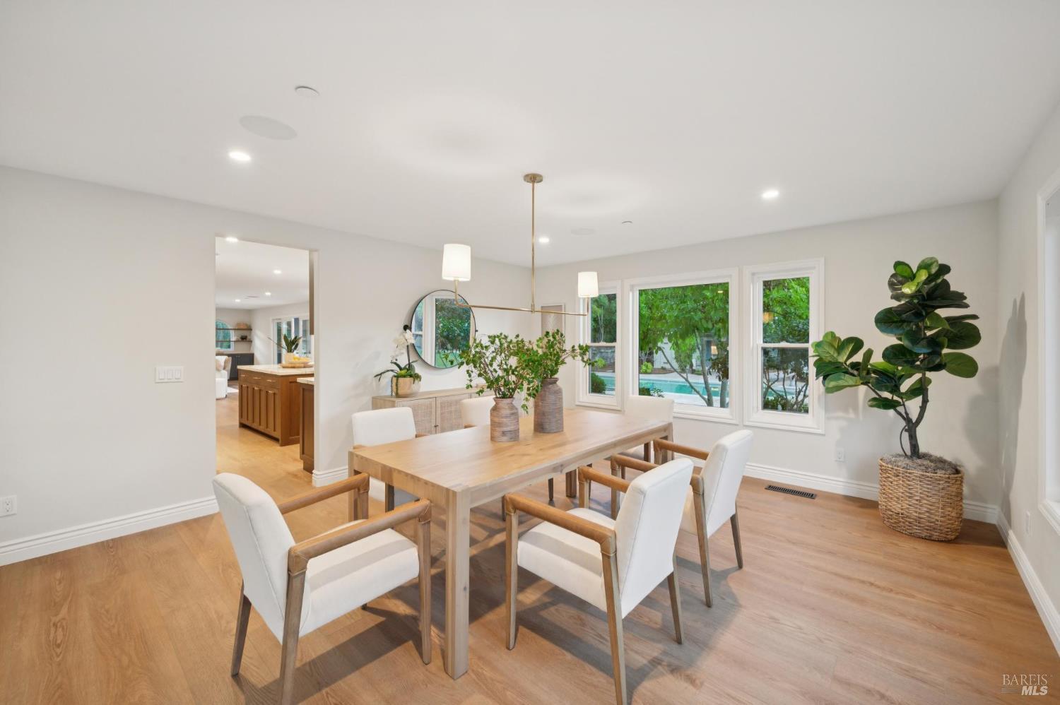 Detail Gallery Image 13 of 74 For 10 Chamberlain Ave, Novato,  CA 94947 - 5 Beds | 3/1 Baths