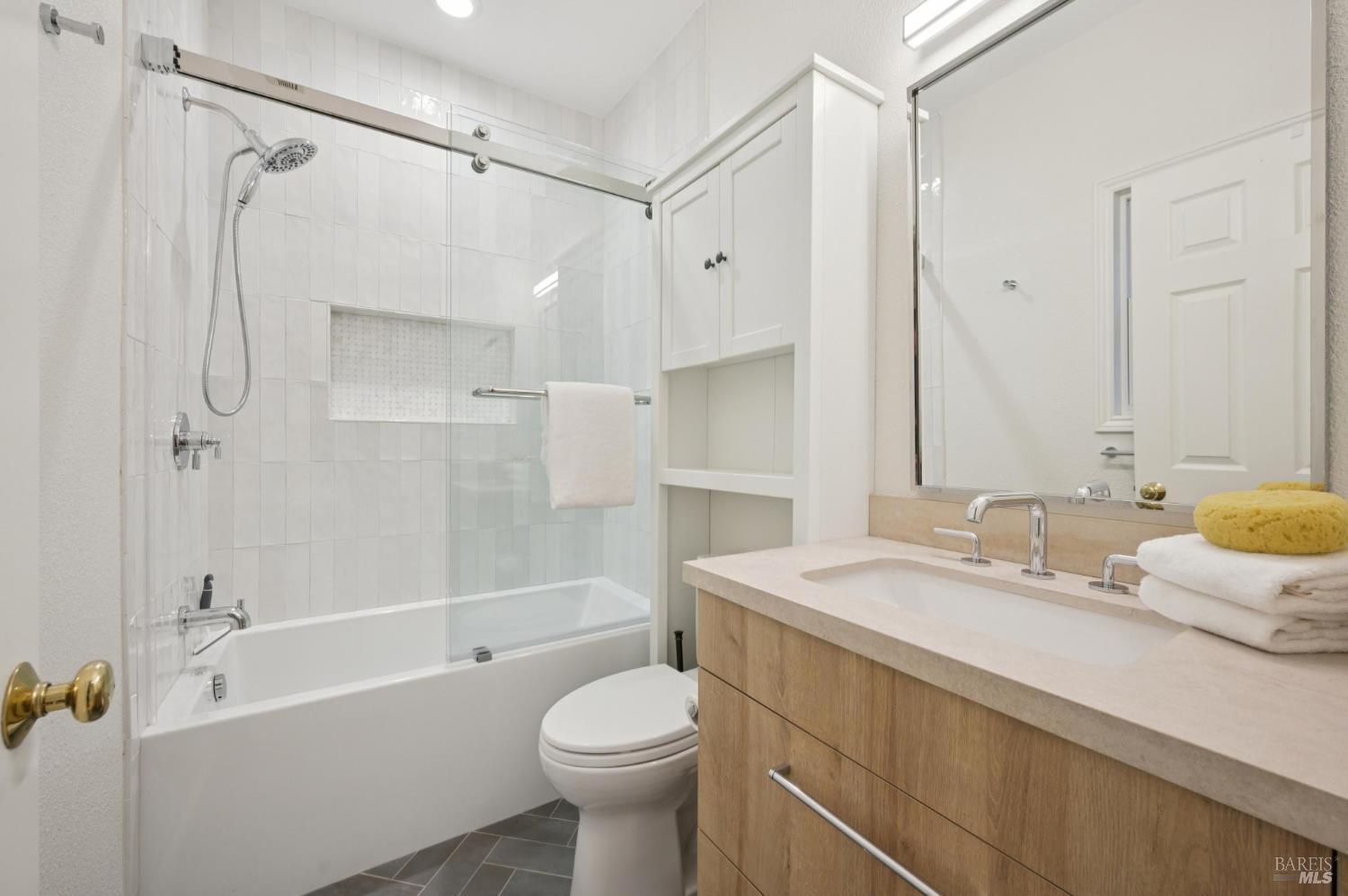 Detail Gallery Image 57 of 74 For 10 Chamberlain Ave, Novato,  CA 94947 - 5 Beds | 3/1 Baths