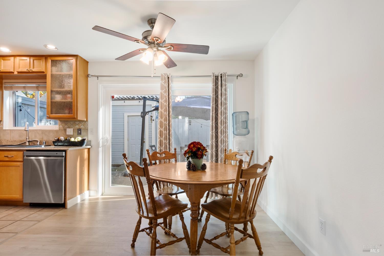 Detail Gallery Image 10 of 53 For 3315 Yulupa Ave, Santa Rosa,  CA 95405 - 3 Beds | 2 Baths