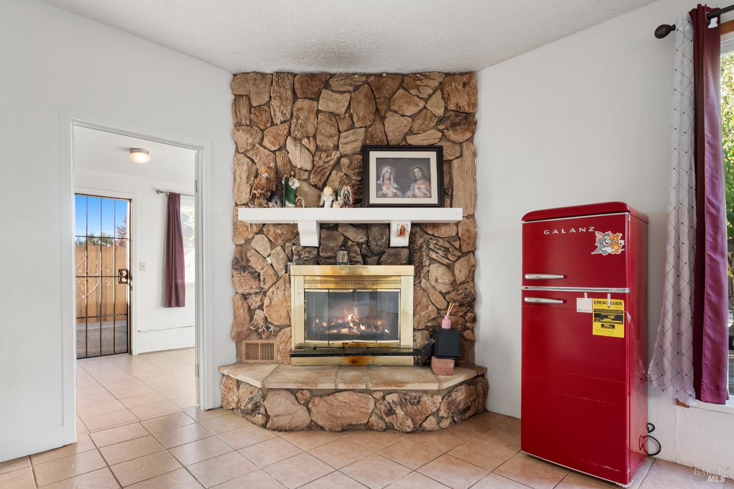 Detail Gallery Image 22 of 44 For 240 W Carolyn Dr, American Canyon,  CA 94503 - 4 Beds | 2 Baths