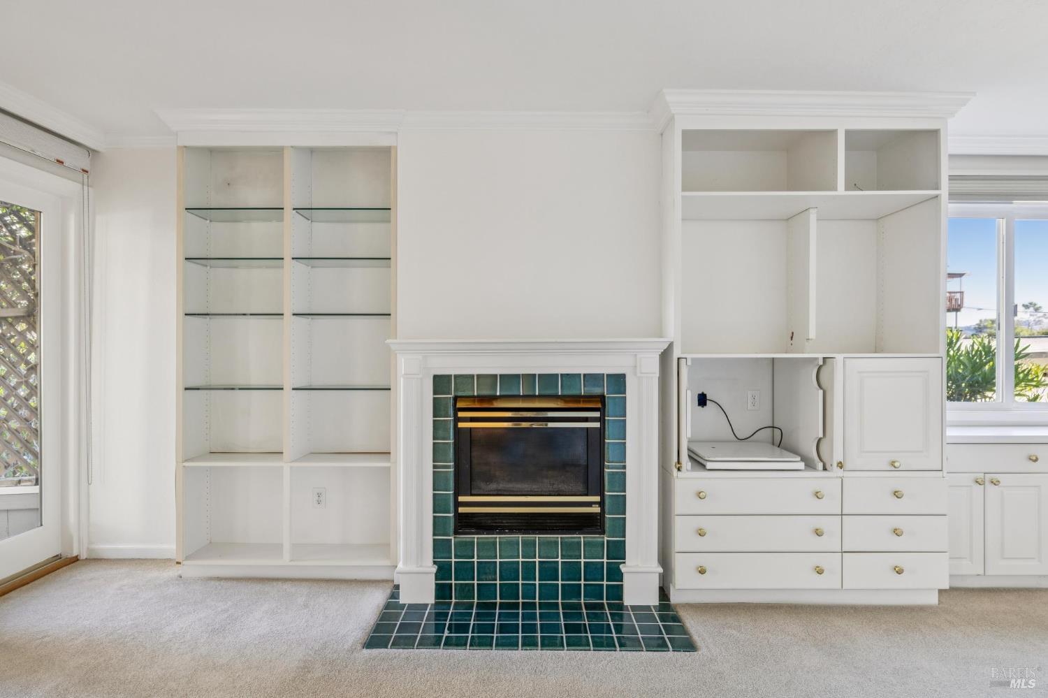 Detail Gallery Image 8 of 27 For 505 Larkspur Plaza Dr #9,  Larkspur,  CA 94939 - 2 Beds | 1 Baths