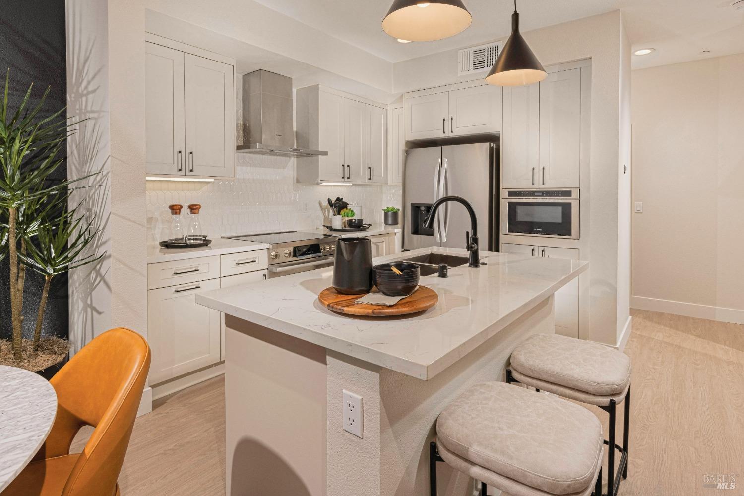 Detail Gallery Image 6 of 14 For 5154 Blossom Cir, Richmond,  CA 94804 - 3 Beds | 3 Baths