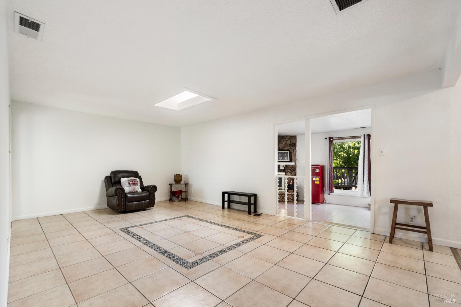 Detail Gallery Image 10 of 44 For 240 W Carolyn Dr, American Canyon,  CA 94503 - 4 Beds | 2 Baths