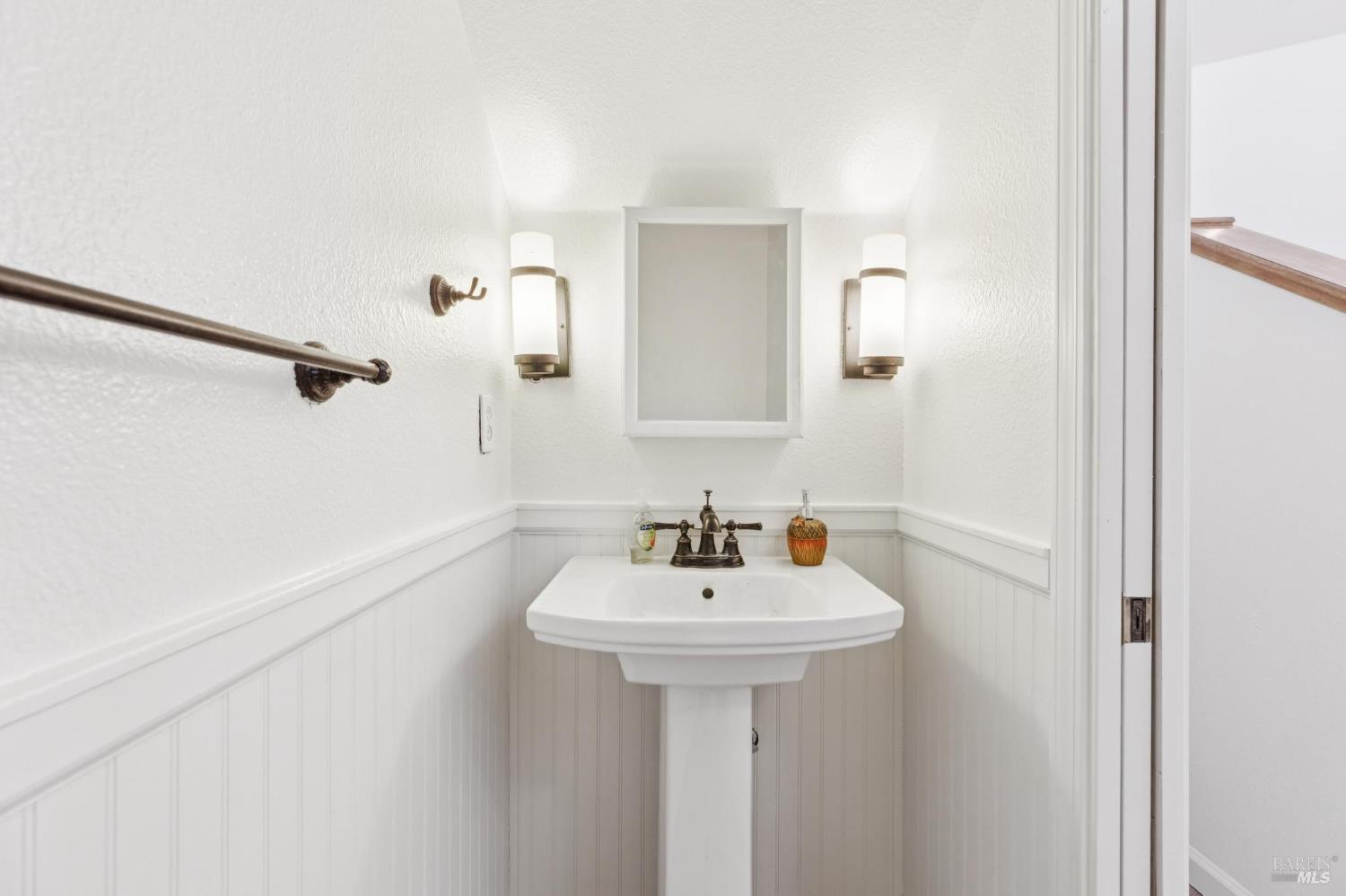 Detail Gallery Image 9 of 46 For 1365 Jacobs Pl, Dixon,  CA 95620 - 4 Beds | 2/1 Baths