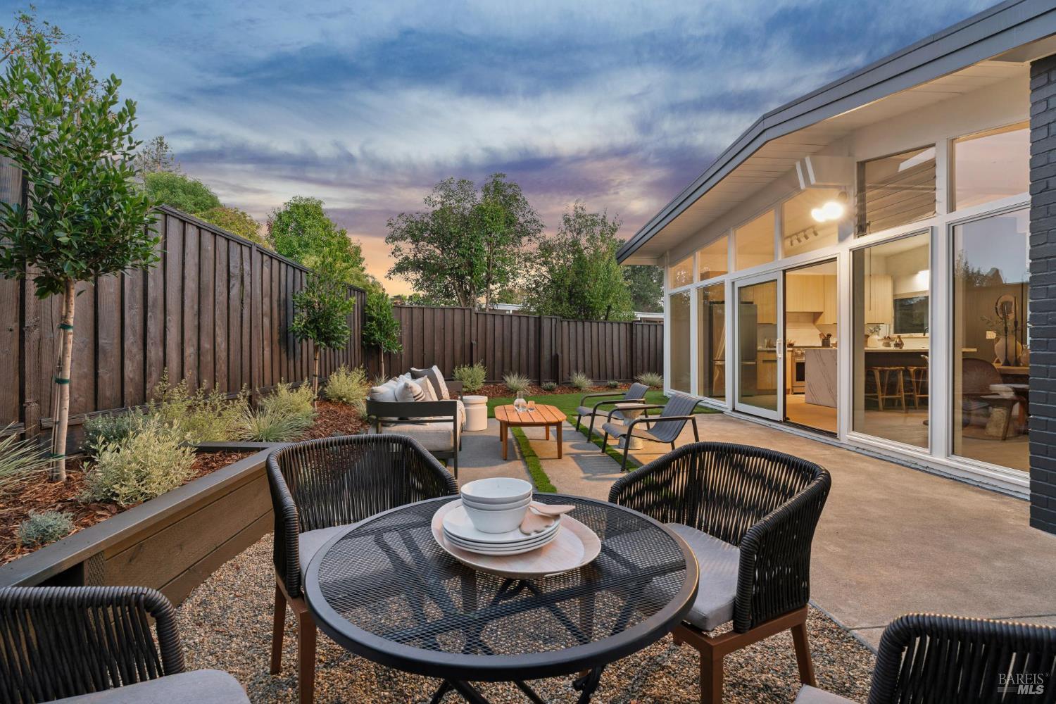 Detail Gallery Image 14 of 58 For 364 Hyacinth Way, San Rafael,  CA 94903 - 4 Beds | 2 Baths