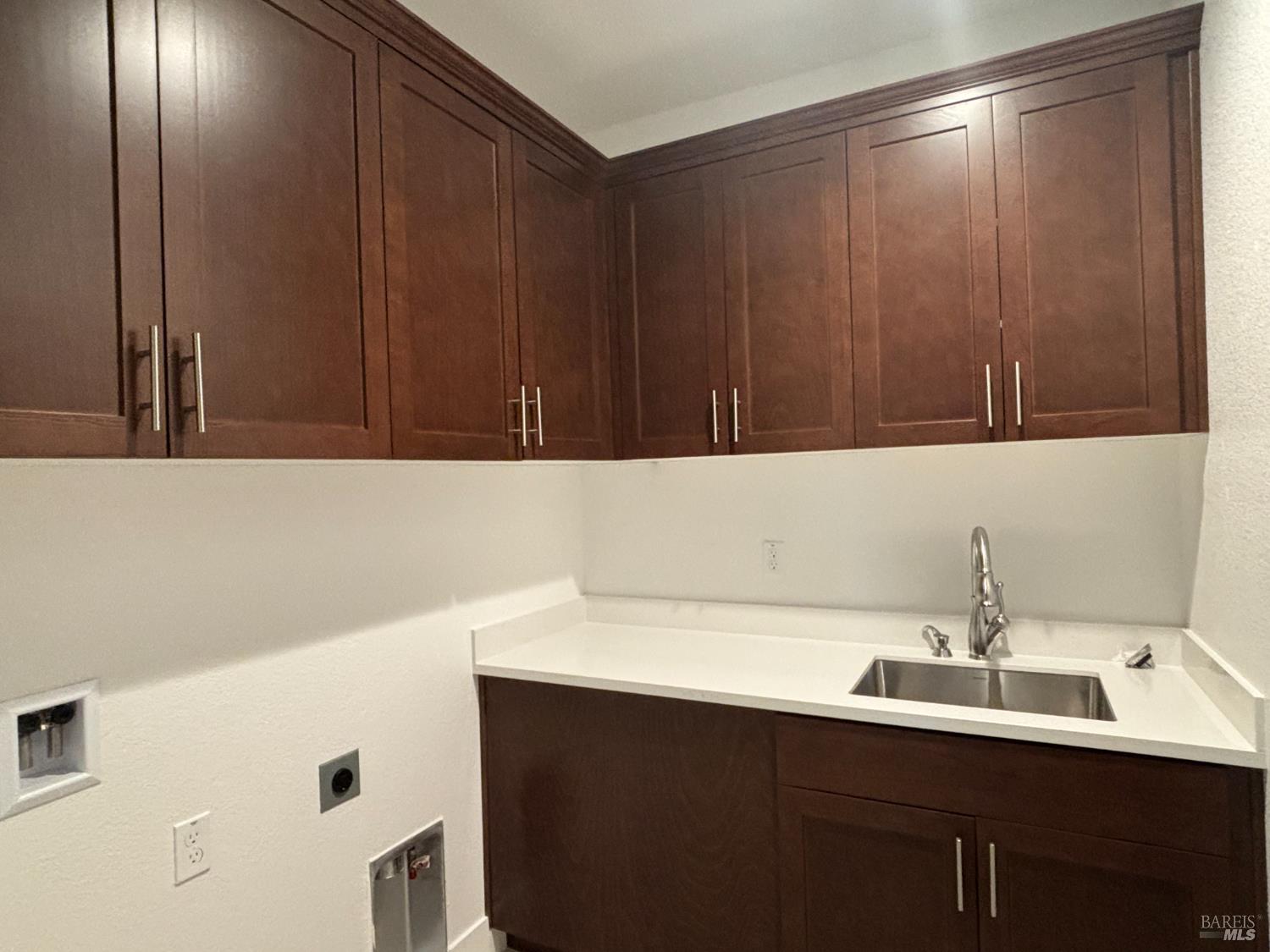 Detail Gallery Image 5 of 7 For 215 Echols Dr, Martinez,  CA 94553 - 4 Beds | 3 Baths