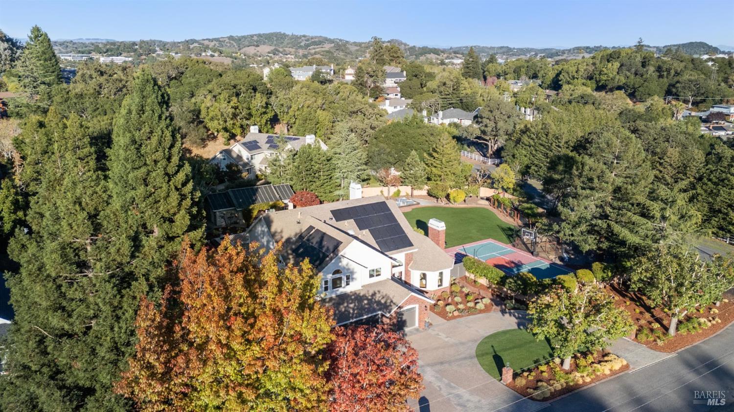 Detail Gallery Image 3 of 74 For 10 Chamberlain Ave, Novato,  CA 94947 - 5 Beds | 3/1 Baths