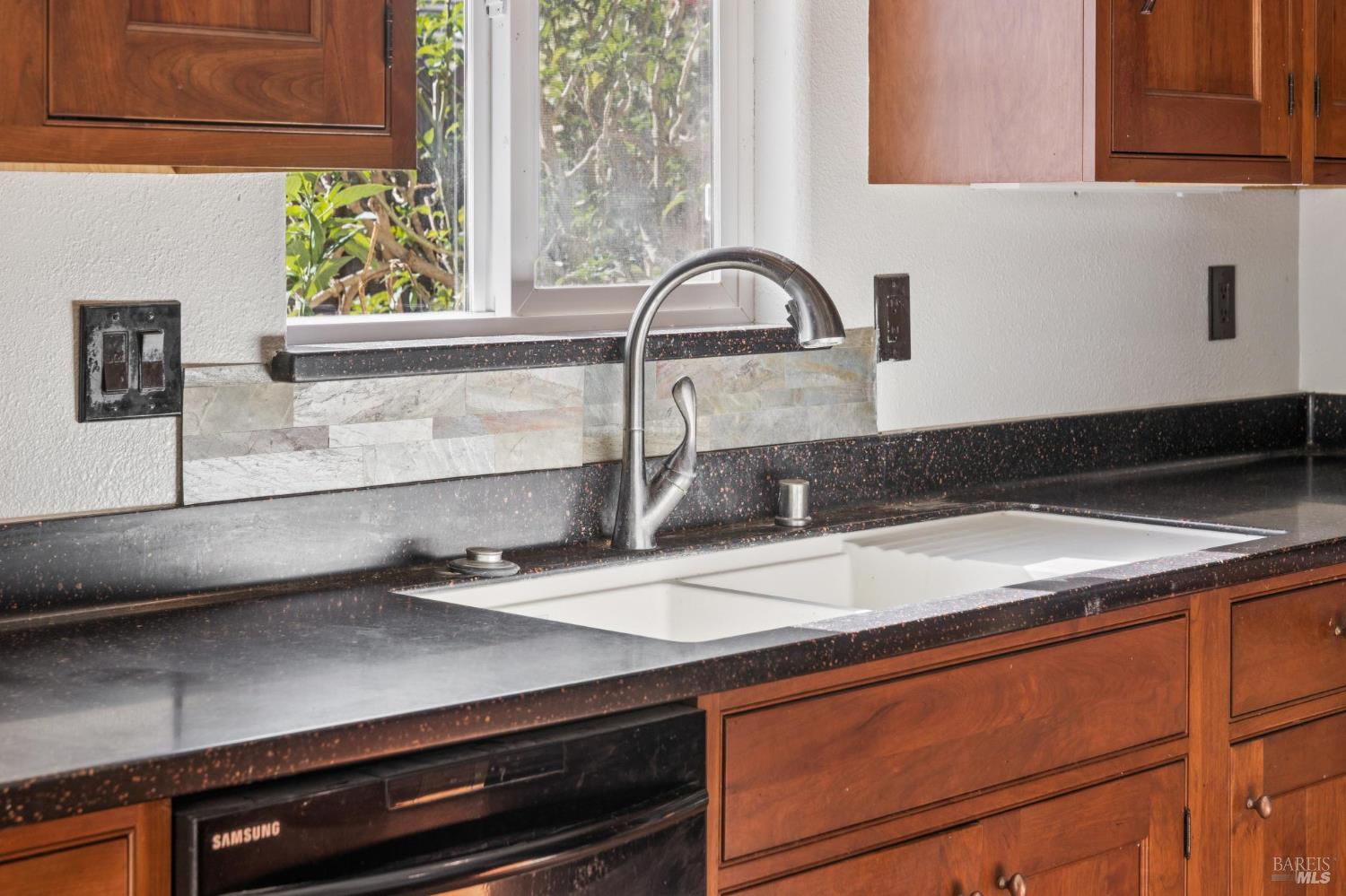 Detail Gallery Image 16 of 46 For 1365 Jacobs Pl, Dixon,  CA 95620 - 4 Beds | 2/1 Baths