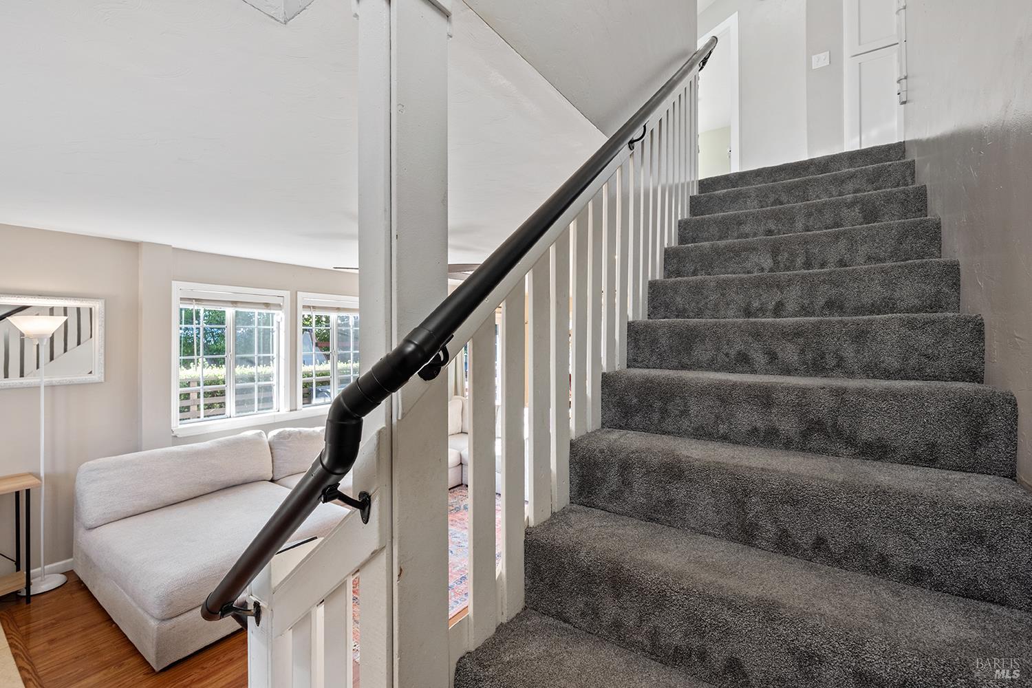 Detail Gallery Image 18 of 39 For 2595 Hardies Ln, Santa Rosa,  CA 95403 - 3 Beds | 2/1 Baths