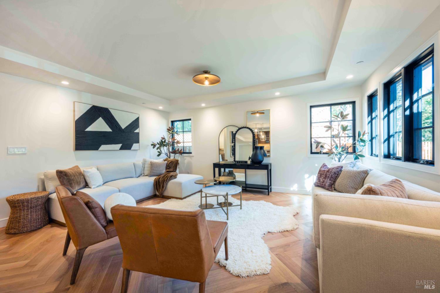 Detail Gallery Image 7 of 36 For 851 Second St, Sonoma,  CA 95476 - 4 Beds | 3 Baths