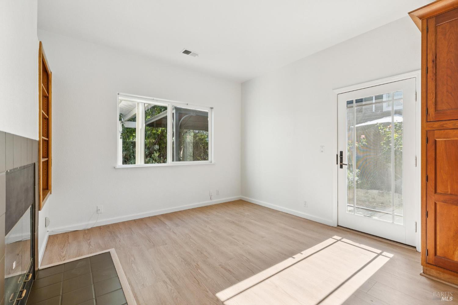 Detail Gallery Image 12 of 46 For 1365 Jacobs Pl, Dixon,  CA 95620 - 4 Beds | 2/1 Baths