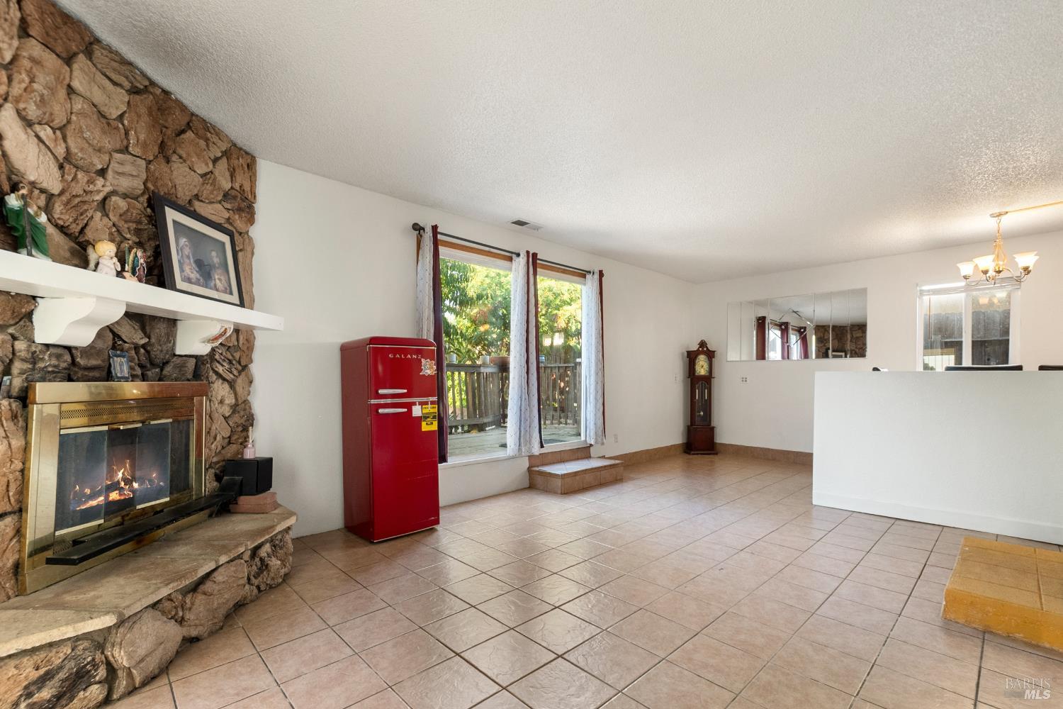 Detail Gallery Image 18 of 44 For 240 W Carolyn Dr, American Canyon,  CA 94503 - 4 Beds | 2 Baths