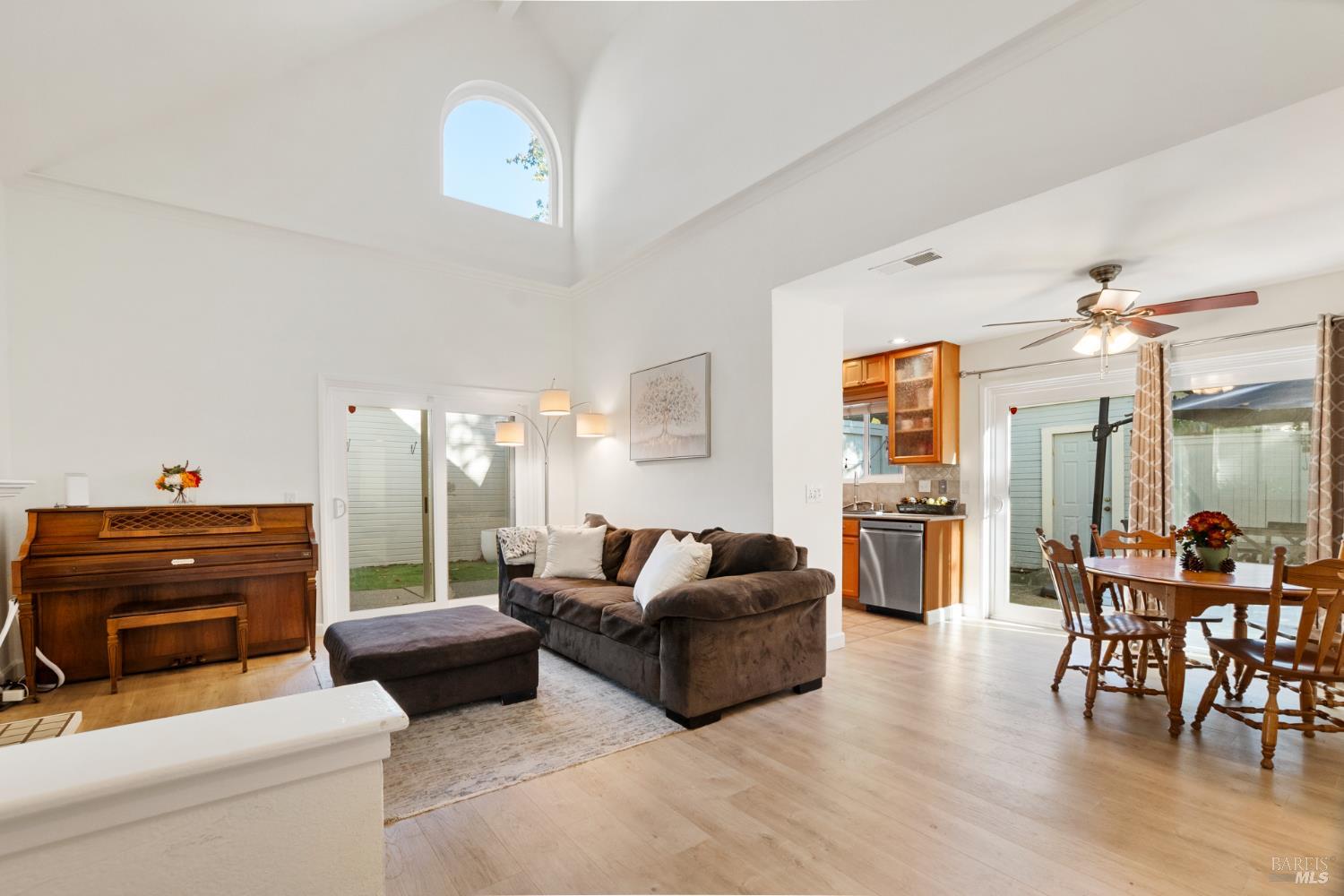 Detail Gallery Image 8 of 53 For 3315 Yulupa Ave, Santa Rosa,  CA 95405 - 3 Beds | 2 Baths