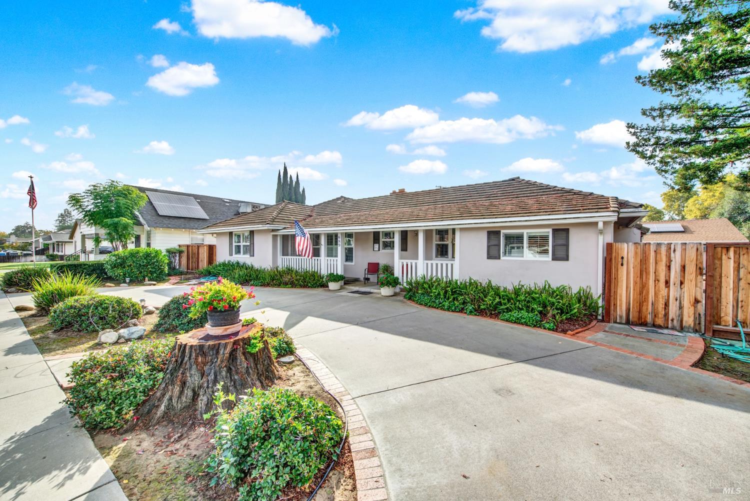 Detail Gallery Image 12 of 79 For 689 W C St, Dixon,  CA 95620 - 3 Beds | 3 Baths