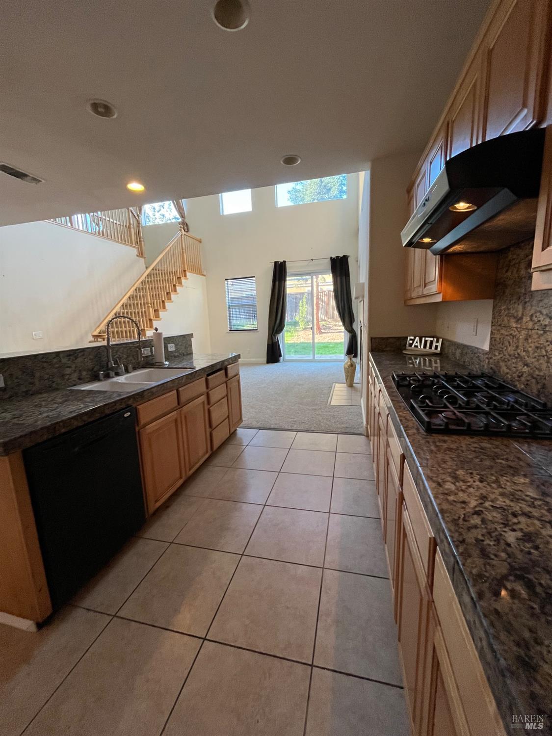 Detail Gallery Image 10 of 43 For 2472 Shorey Way, Fairfield,  CA 94533 - 4 Beds | 3 Baths