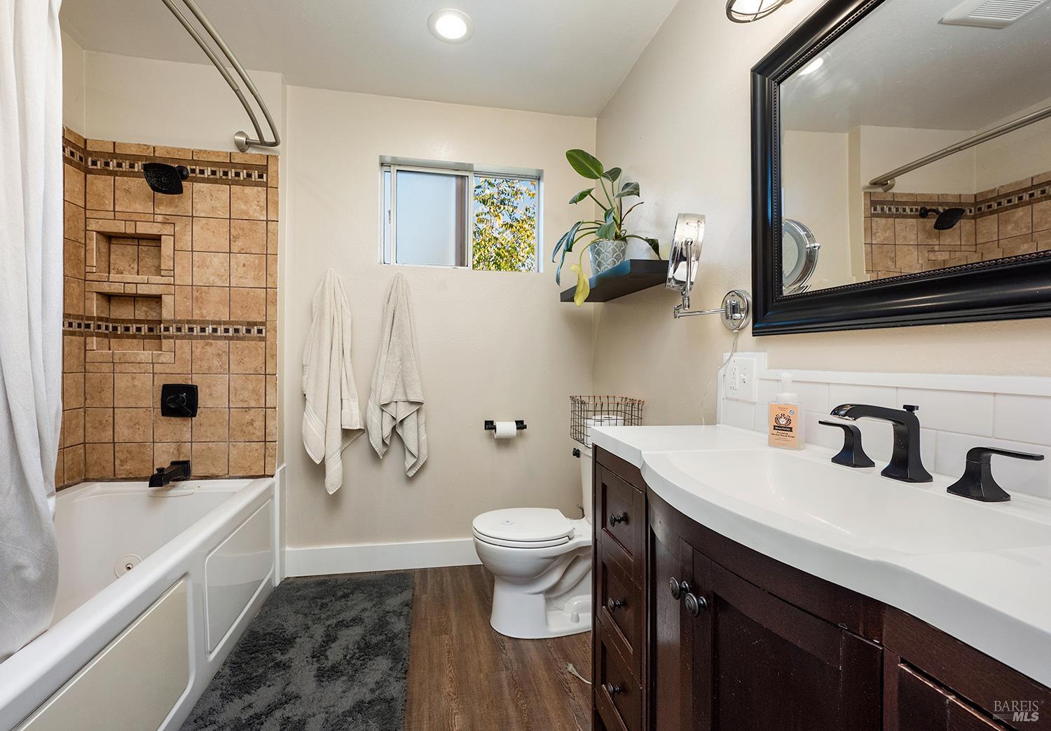 Detail Gallery Image 23 of 39 For 2595 Hardies Ln, Santa Rosa,  CA 95403 - 3 Beds | 2/1 Baths