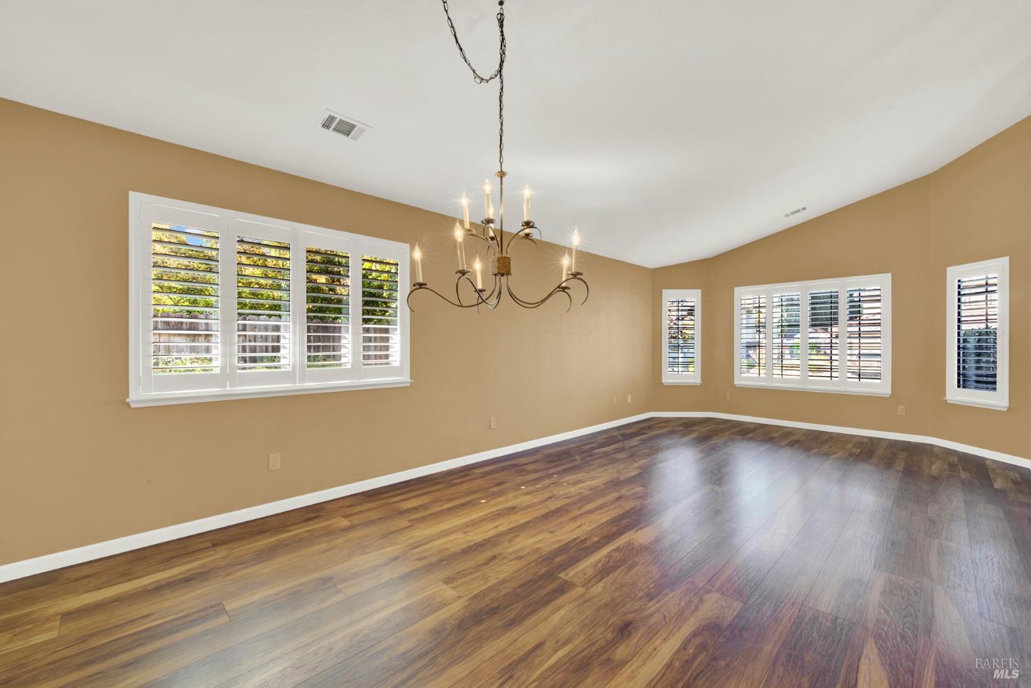 Detail Gallery Image 28 of 89 For 524 Arlene Dr, Vacaville,  CA 95688 - 4 Beds | 2 Baths