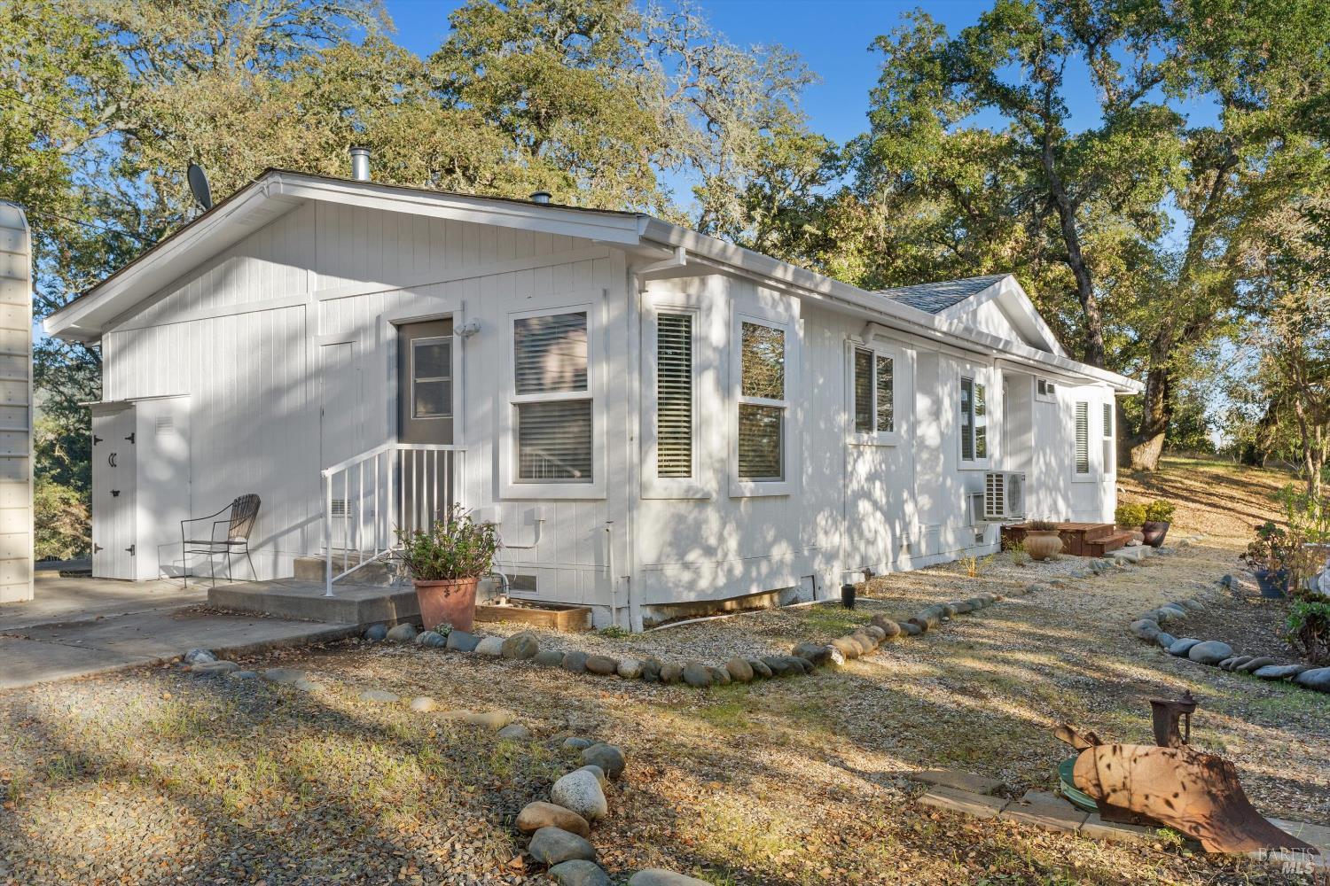 Detail Gallery Image 2 of 35 For 27770 Asti Rd, Cloverdale,  CA 95425 - 3 Beds | 2 Baths