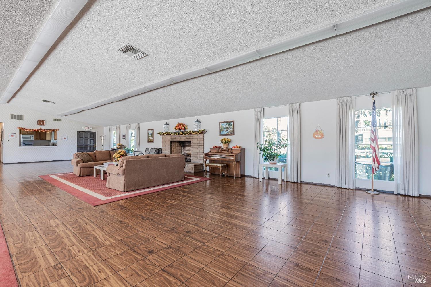 Detail Gallery Image 35 of 37 For 300 E H St 225, Benicia,  CA 94510 - 2 Beds | 1 Baths