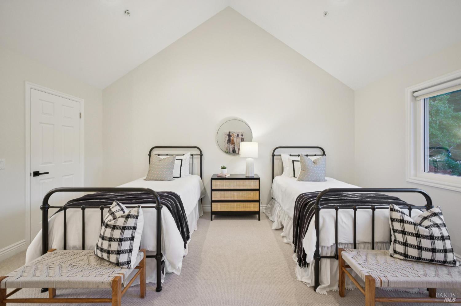 Detail Gallery Image 43 of 74 For 10 Chamberlain Ave, Novato,  CA 94947 - 5 Beds | 3/1 Baths