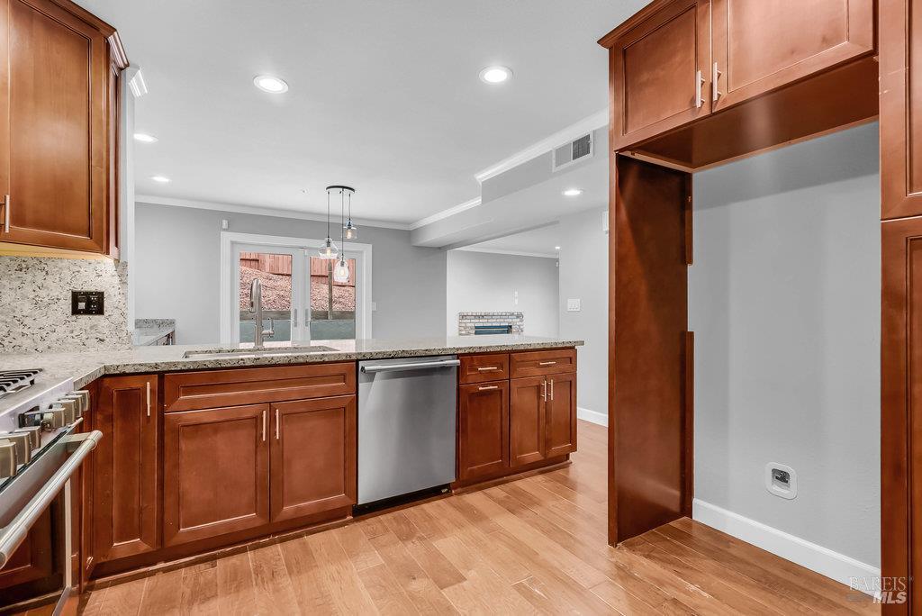 Detail Gallery Image 20 of 58 For 1736 Lindo St, Benicia,  CA 94510 - 3 Beds | 2/1 Baths