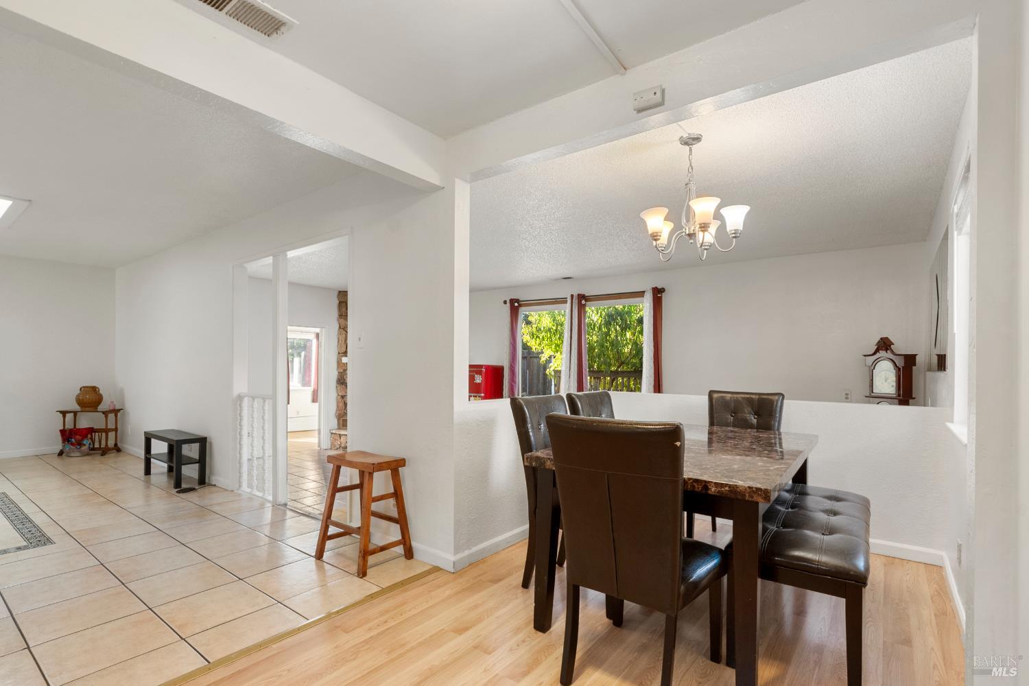 Detail Gallery Image 12 of 44 For 240 W Carolyn Dr, American Canyon,  CA 94503 - 4 Beds | 2 Baths