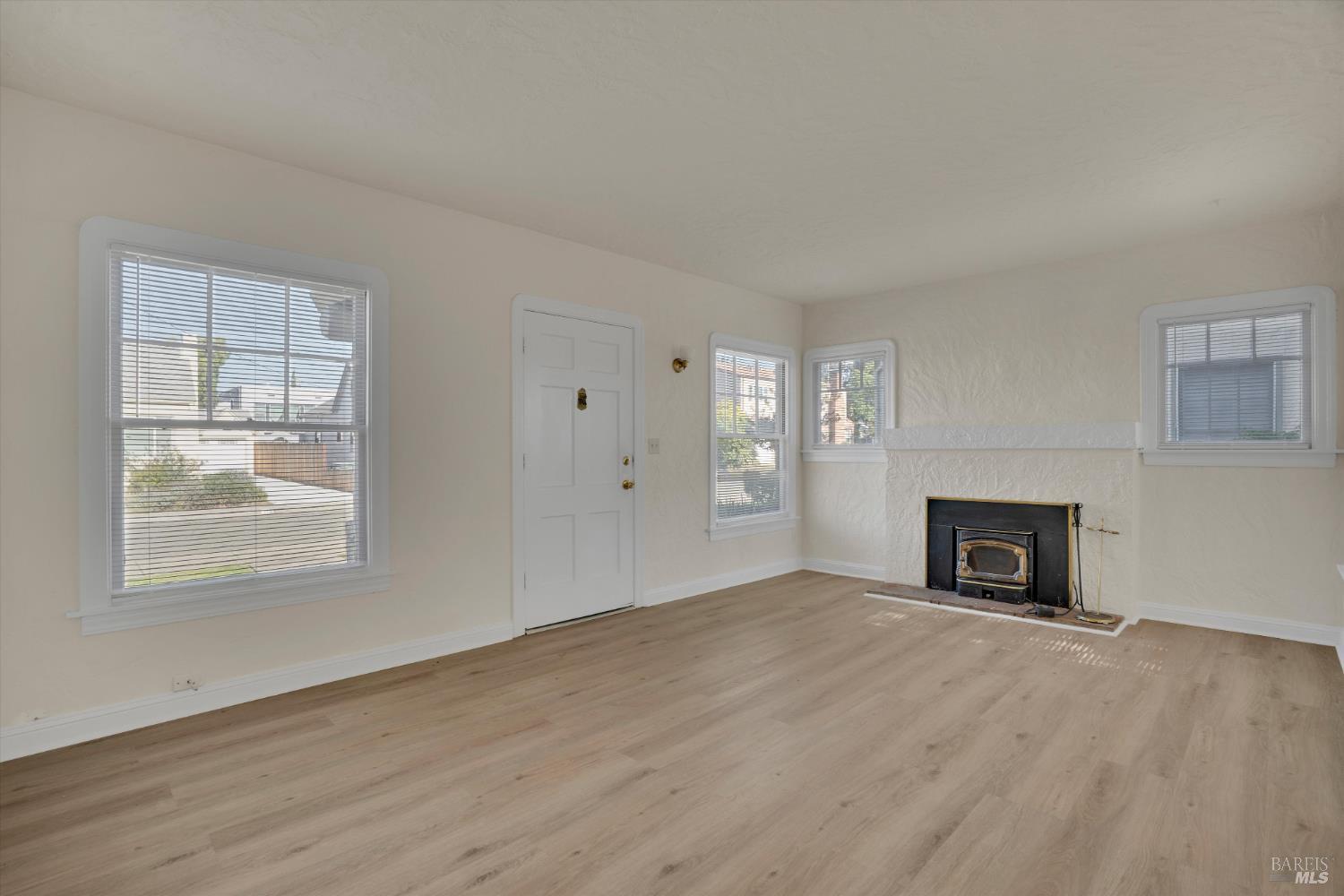 Detail Gallery Image 9 of 34 For 323 Hampshire St, Vallejo,  CA 94590 - 2 Beds | 1 Baths