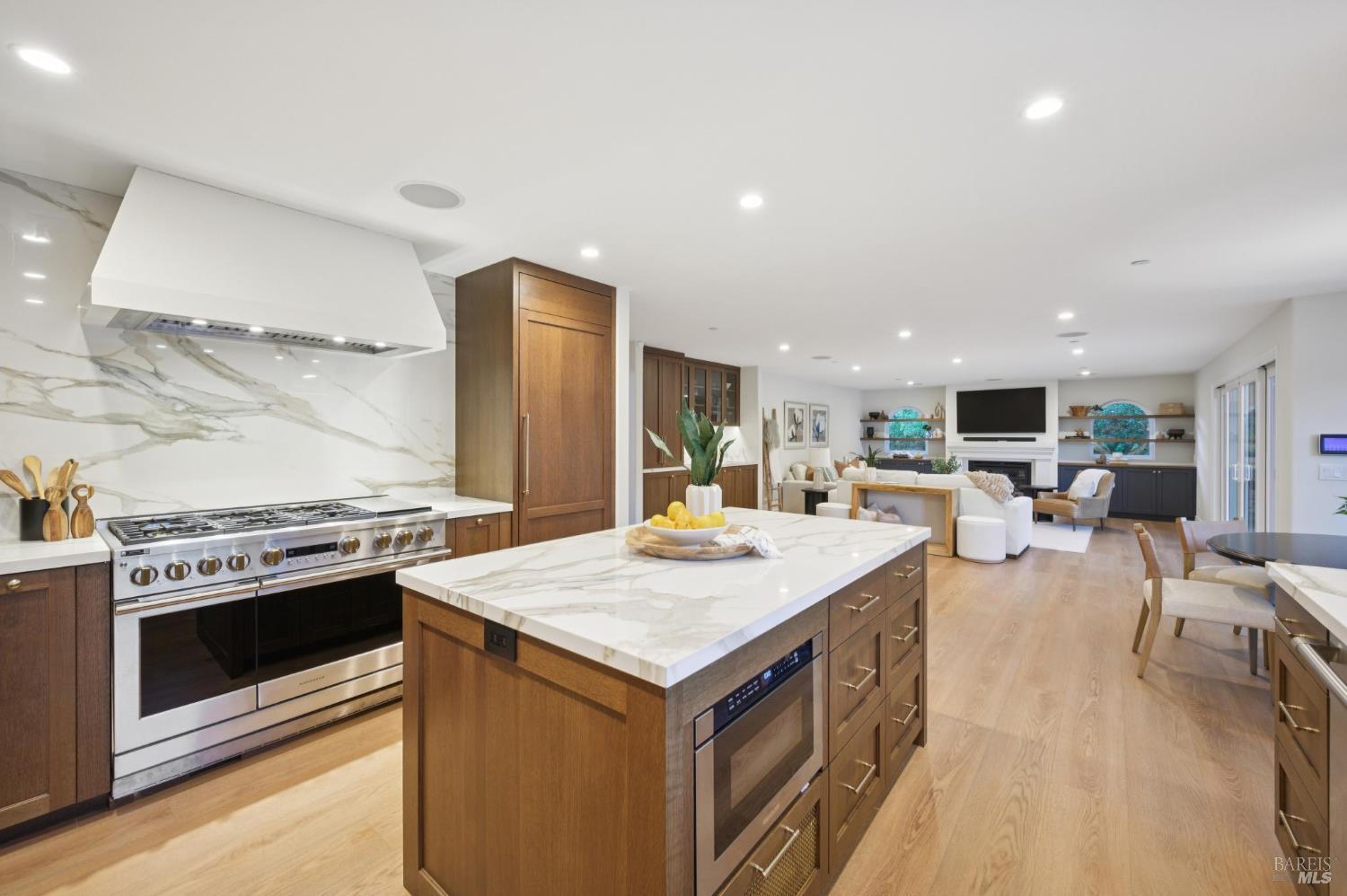 Detail Gallery Image 22 of 74 For 10 Chamberlain Ave, Novato,  CA 94947 - 5 Beds | 3/1 Baths